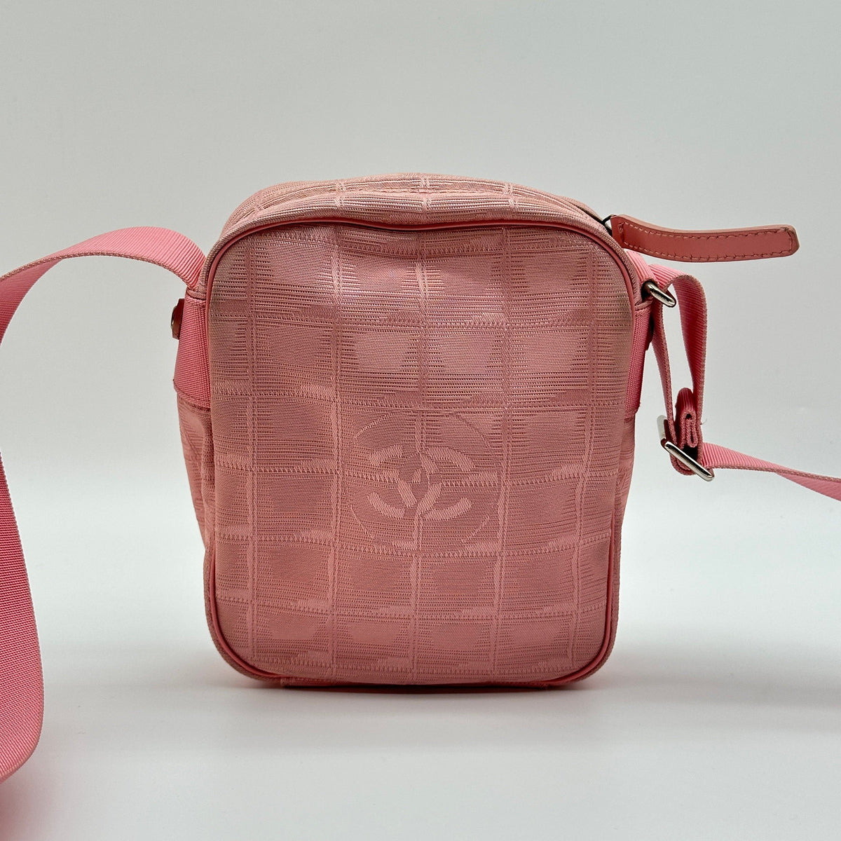 Chanel New Travel Line 系列 提花尼龙粉色斜挎包
