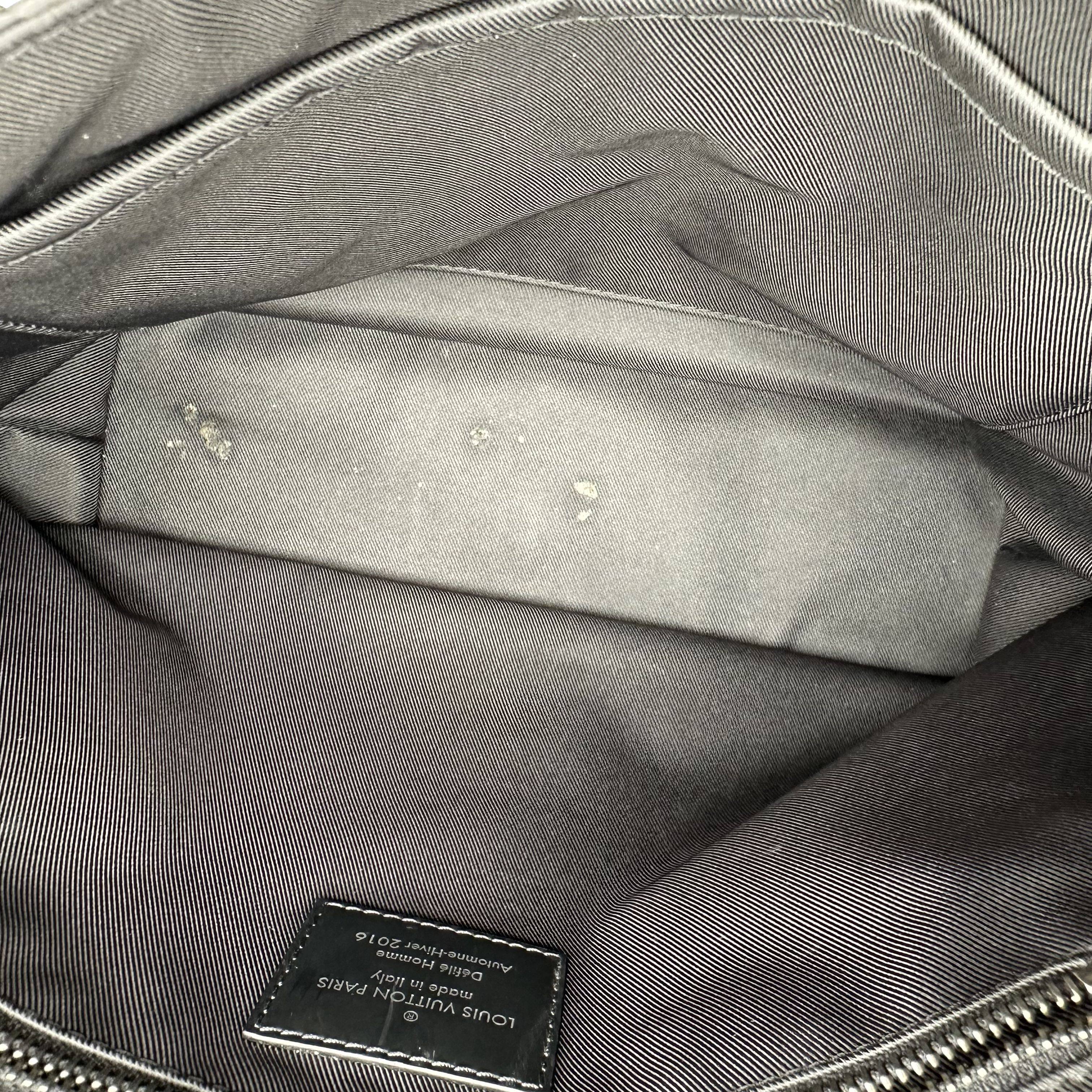 Louis Vuitton-Monogram Canvasm Eclipse Messenger Voyage PM M40511