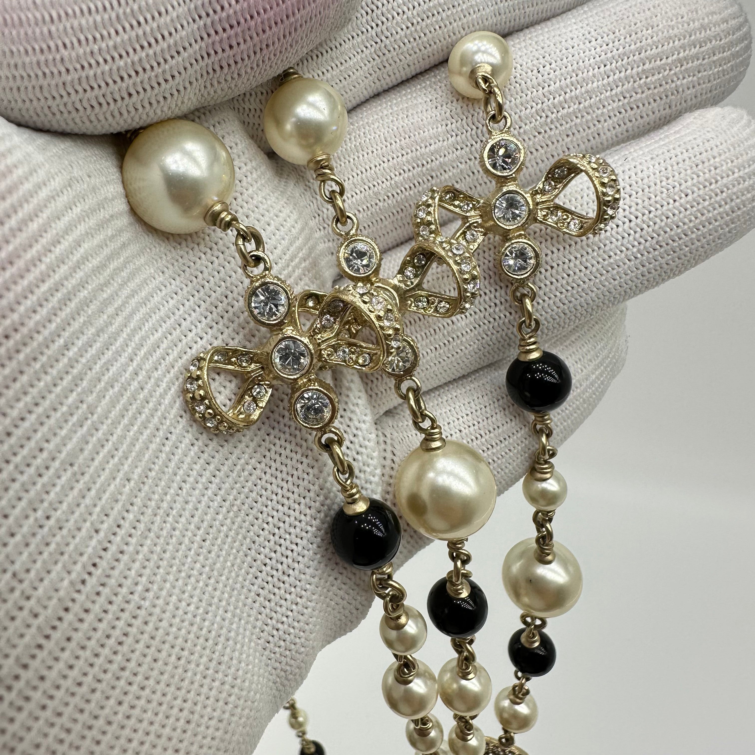 Chanel Black and White Pearl Necklace Sweater Chain