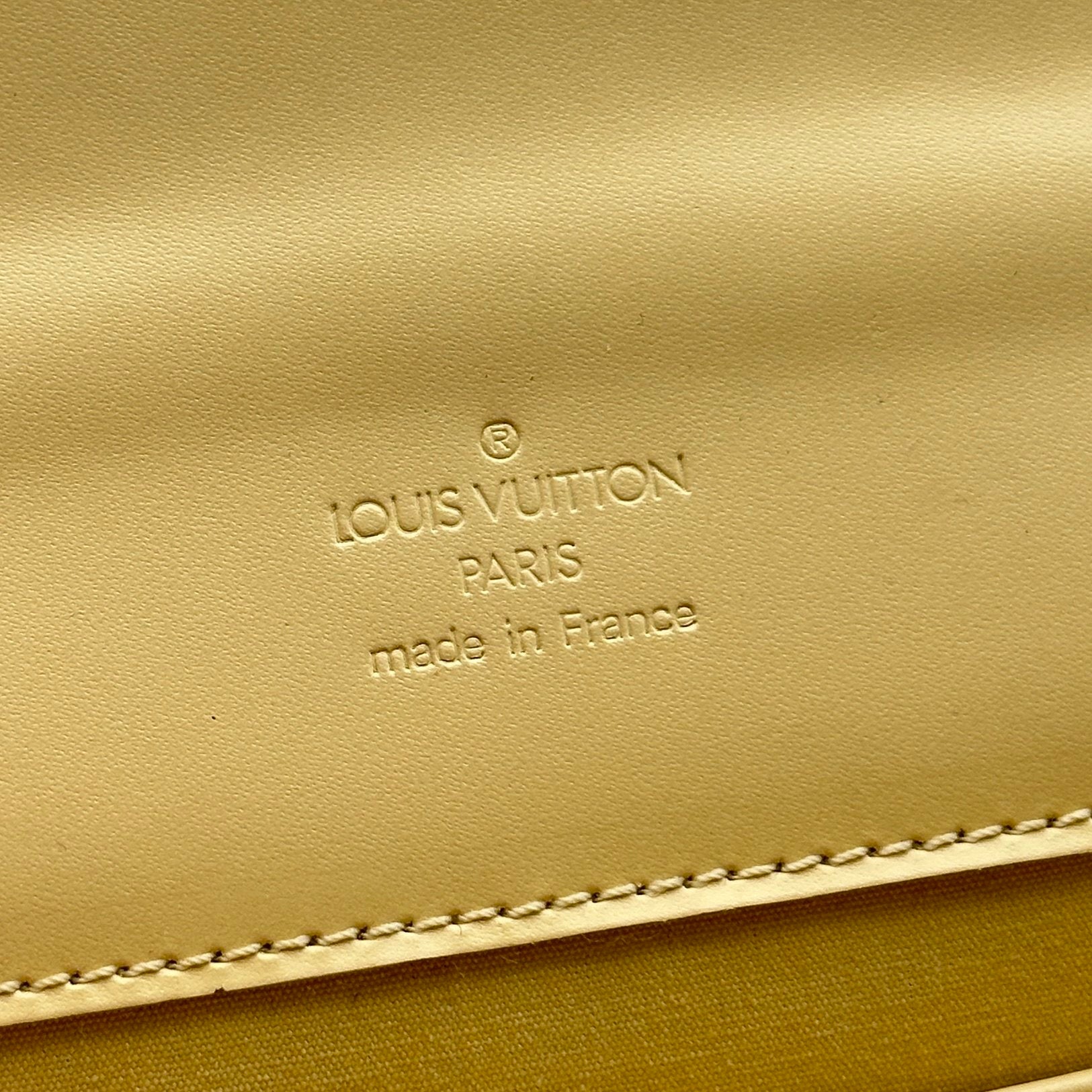 LOUIS VUITTON  M5293A epi biarritz vanille square shoulder bag vanilla leather
