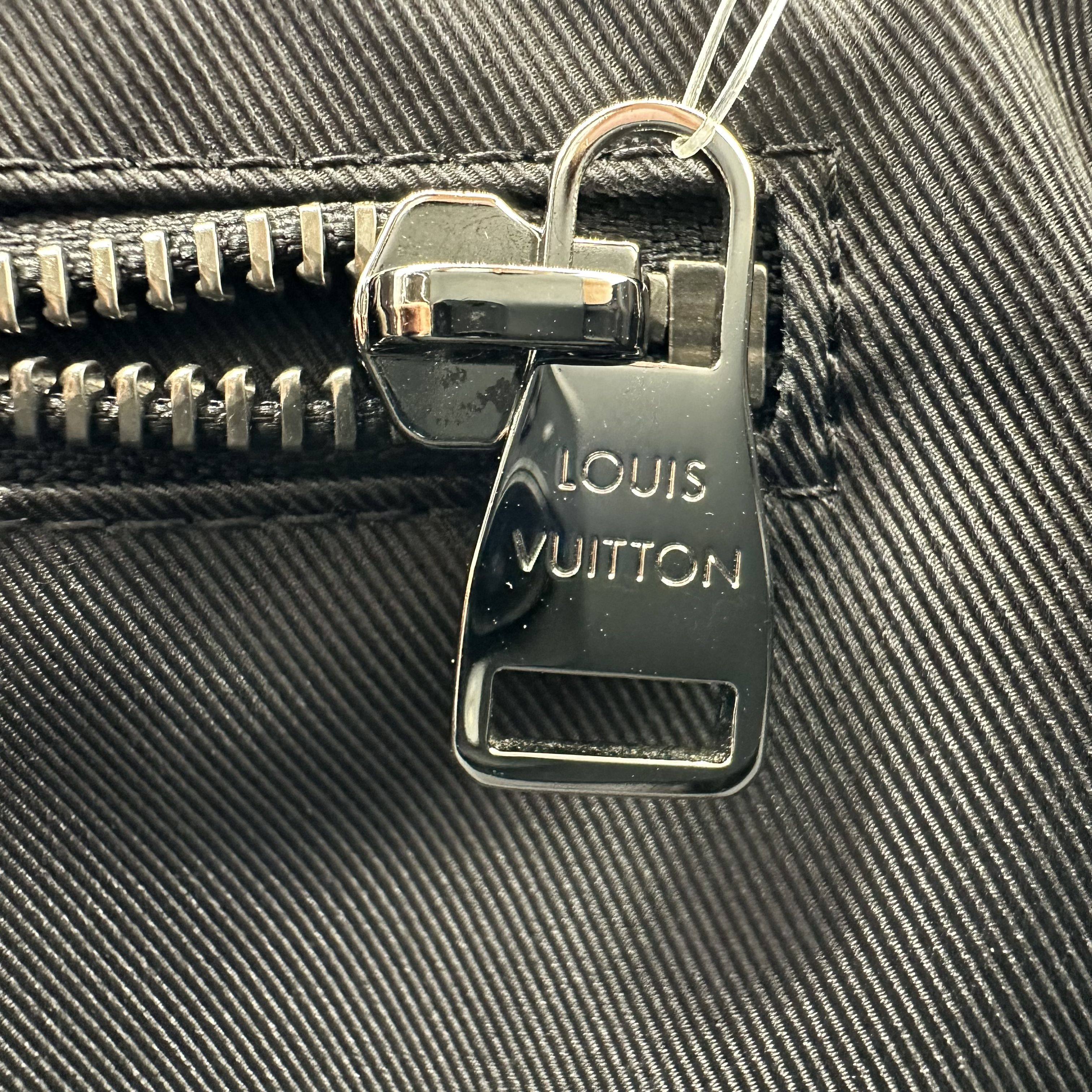 Louis Vuitton-Monogram Canvasm Eclipse Messenger Voyage PM M40511