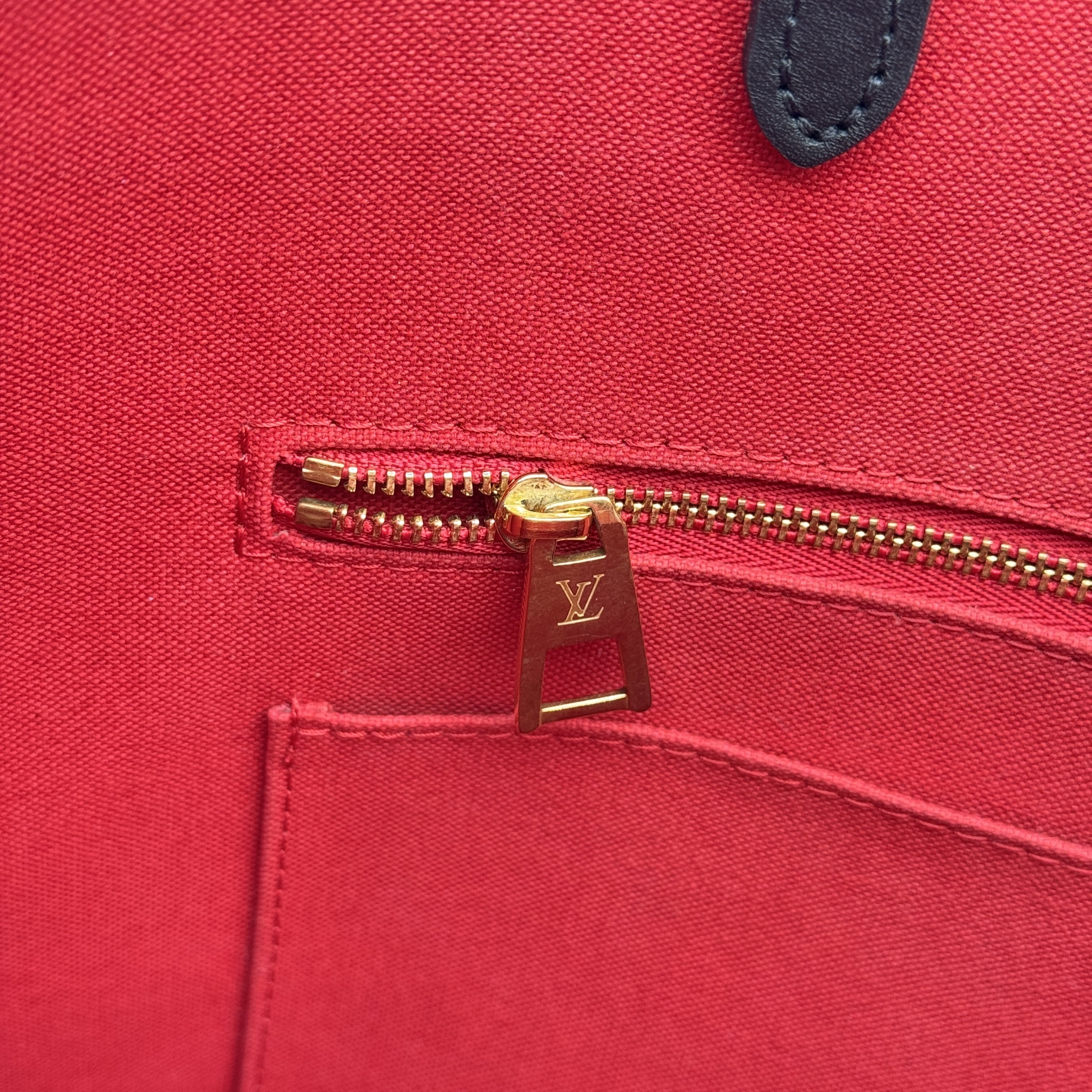Louis Vuitton Giant Monogram Reverse On the Go MM M45321 Brown There was an RFID response
