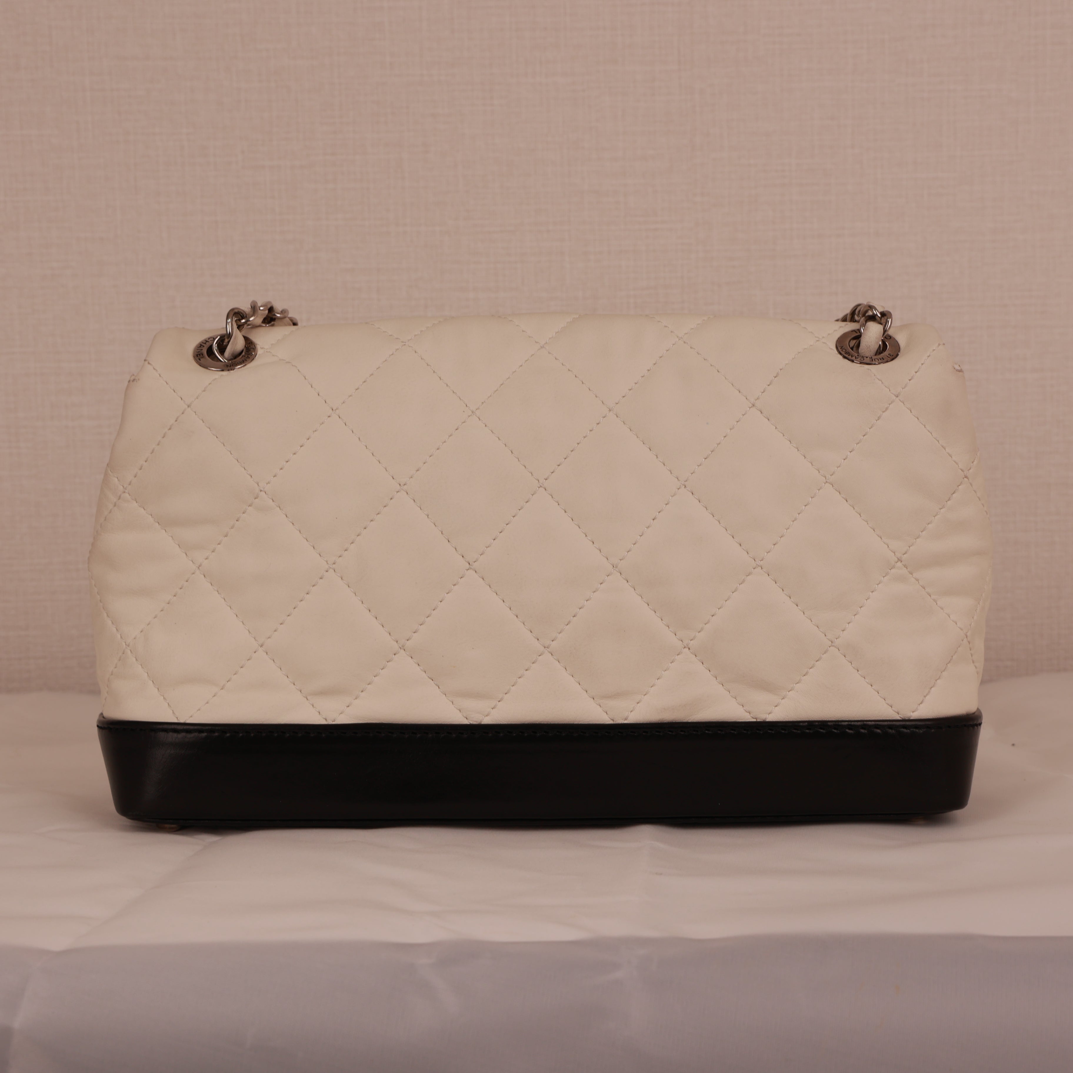 シャネル マトラッセ フラップバッグ ホワイト×ブラック シルバー金具 ショルダーバッグ 2010-2011年製