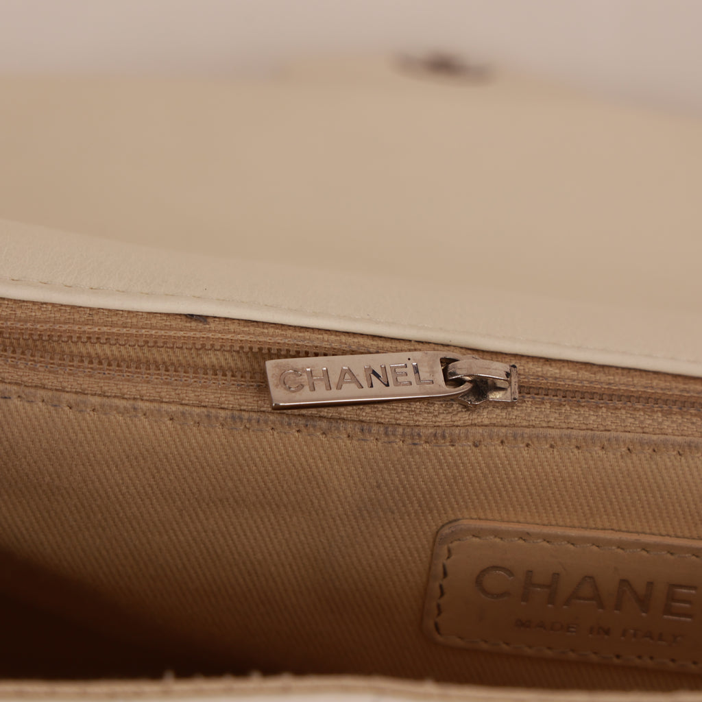 シャネル マトラッセ フラップバッグ ホワイト×ブラック シルバー金具 ショルダーバッグ 2010-2011年製
