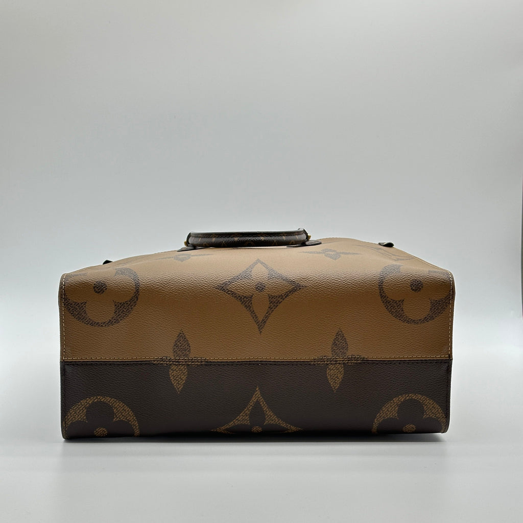 Louis Vuitton Giant Monogram Reverse On the Go MM M45321  Brown There was an RFID response