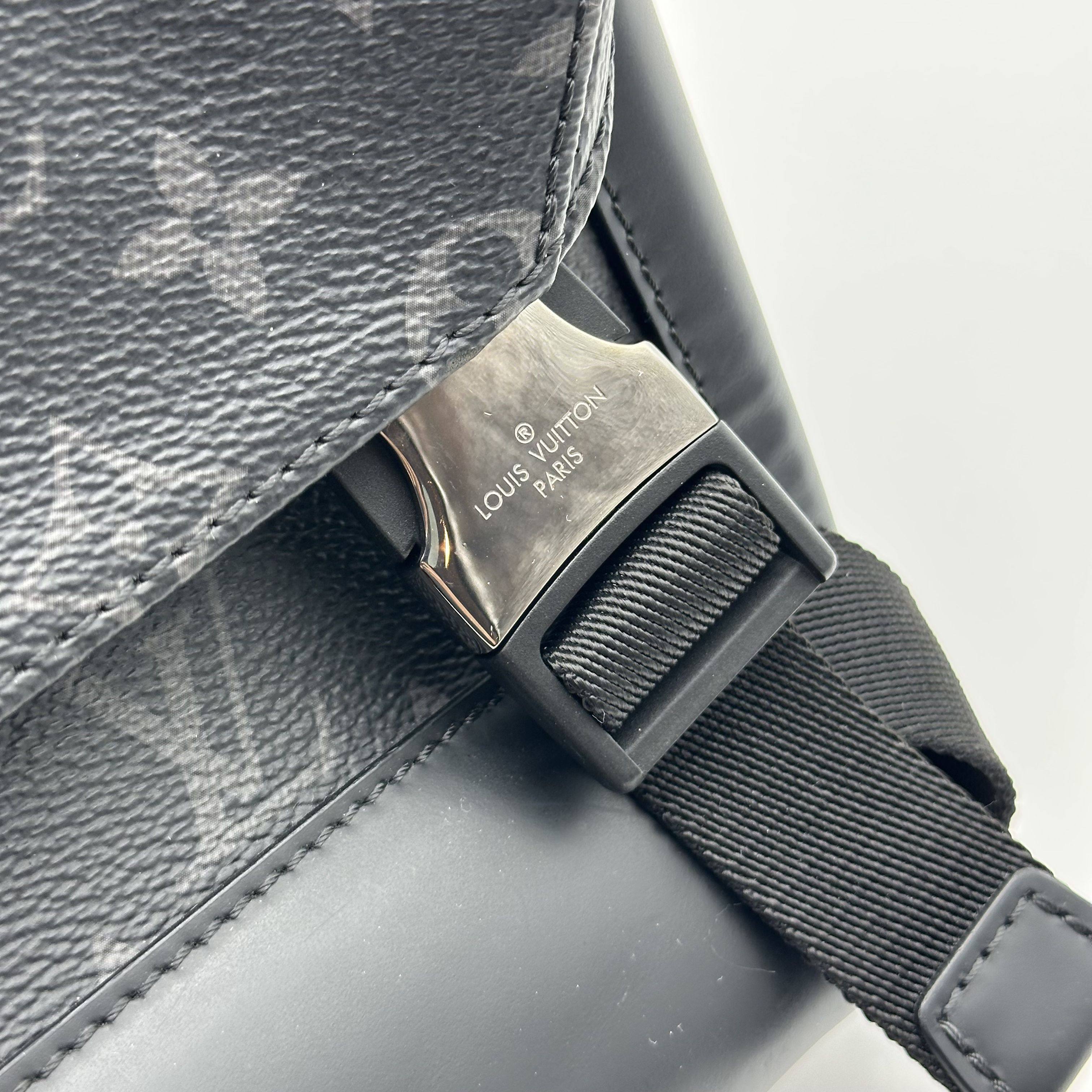 Louis Vuitton-Monogram Canvasm Eclipse Messenger Voyage PM M40511