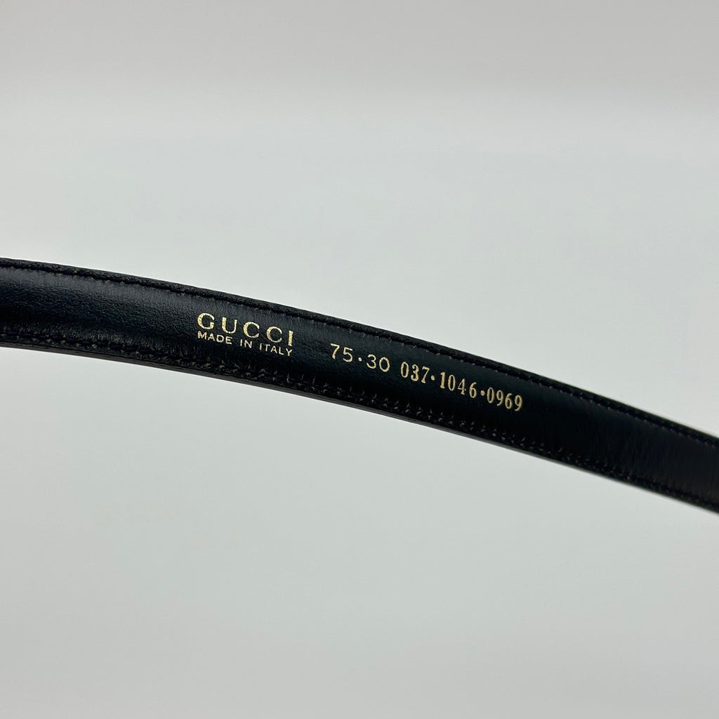 Cinturón de cuero con logo G cuadrado Gucci Cinturón clásico con hebilla dorada Talla 75