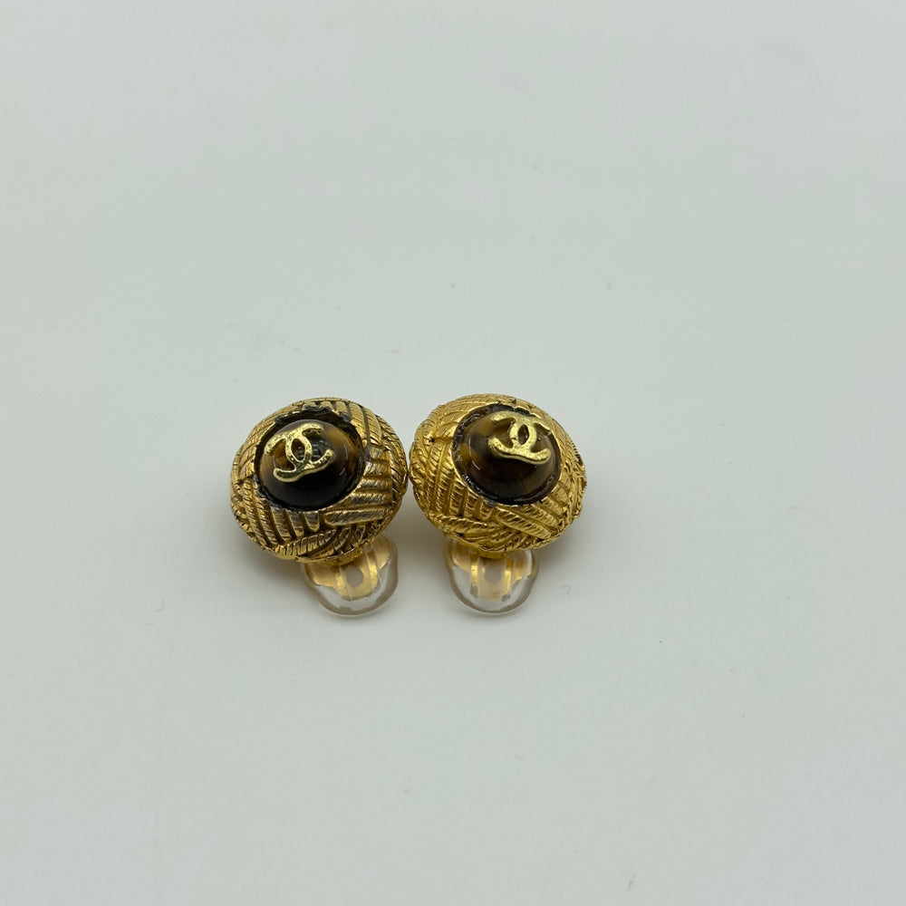 Chanel 金色 Coco Mark 圆形夹式耳环