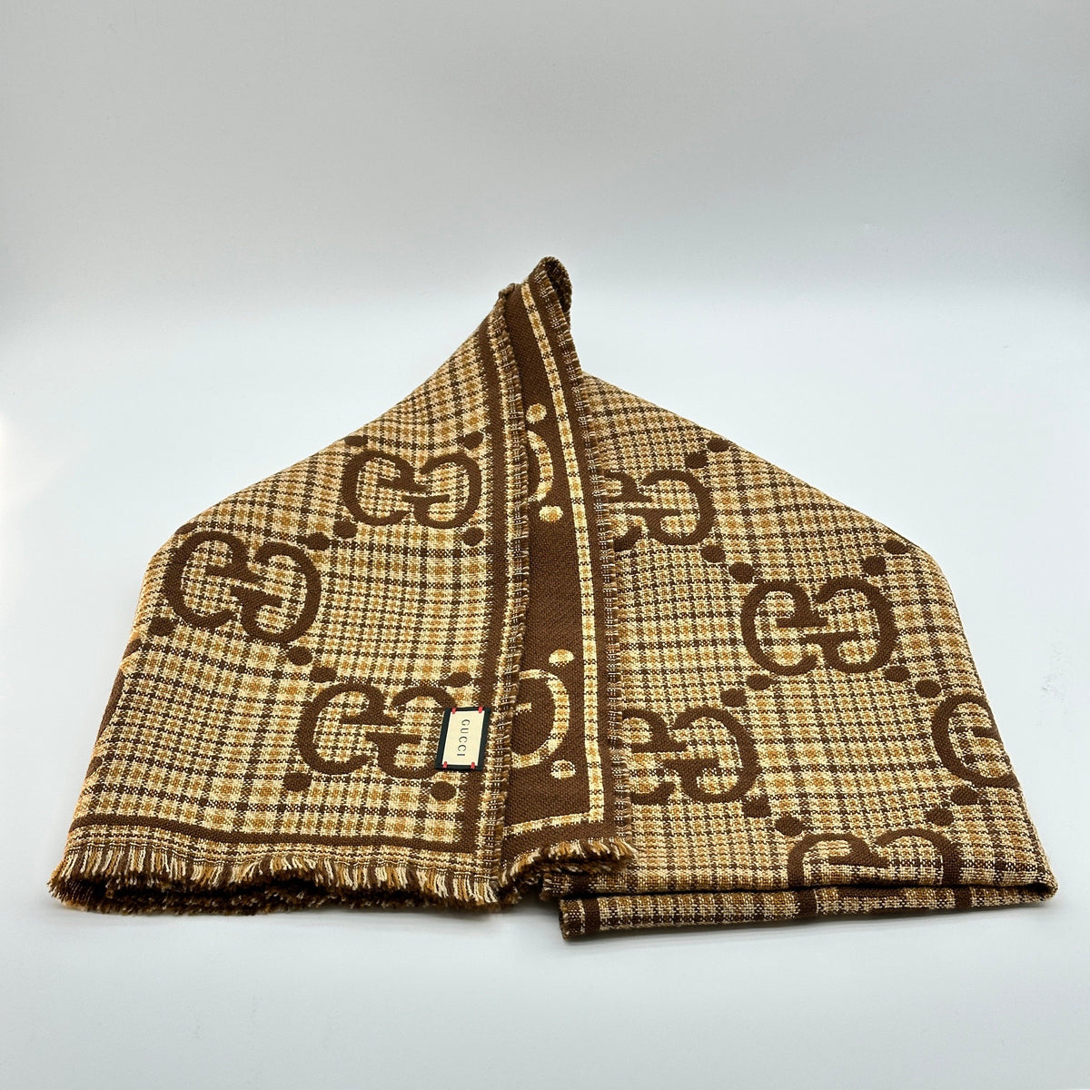 Gucci 660025 check GG Scarf Fabric Brown Wears Lint on fabric Wrinkled Frayed No quality tags