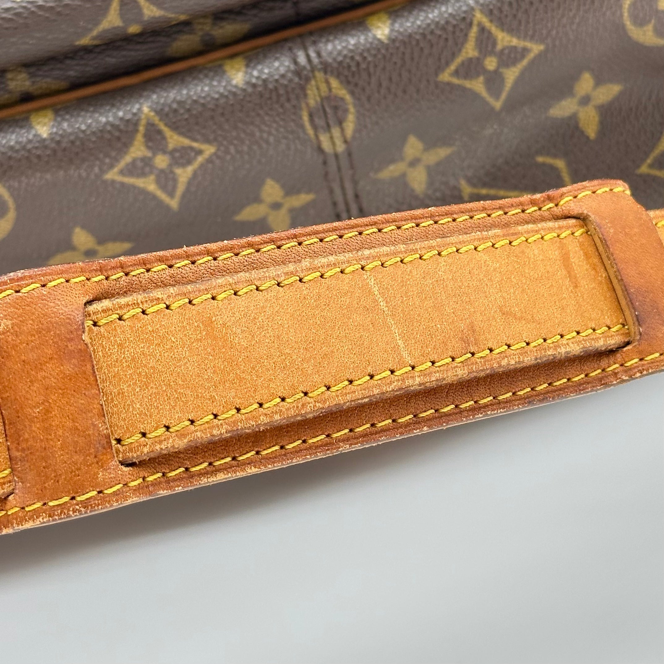 LOUIS VUITTON Monogram Saumur Shoulder Bag Crossbag Vintage