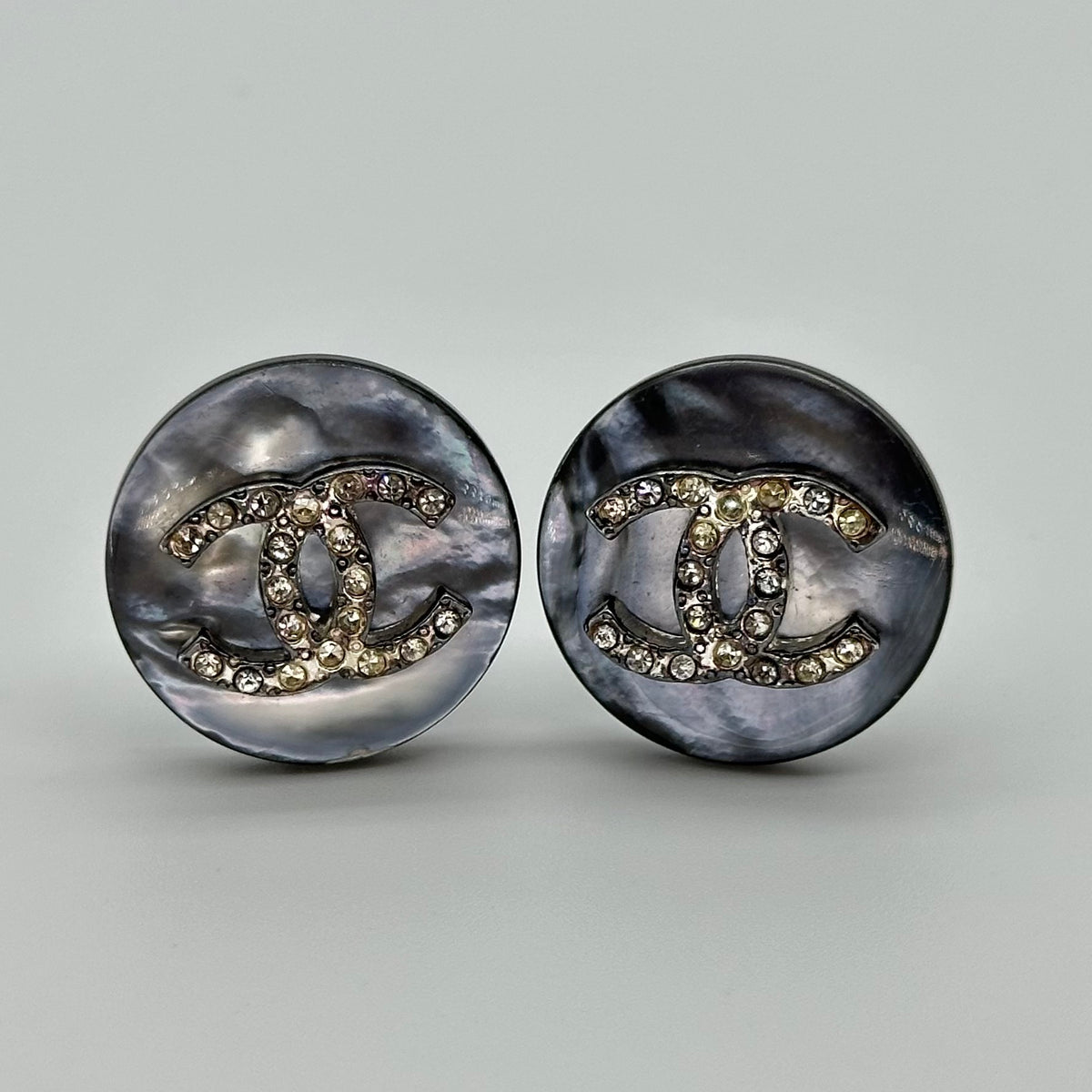 Chanel Shell Pearl Rhinestone Earrings Natural Materials vintage