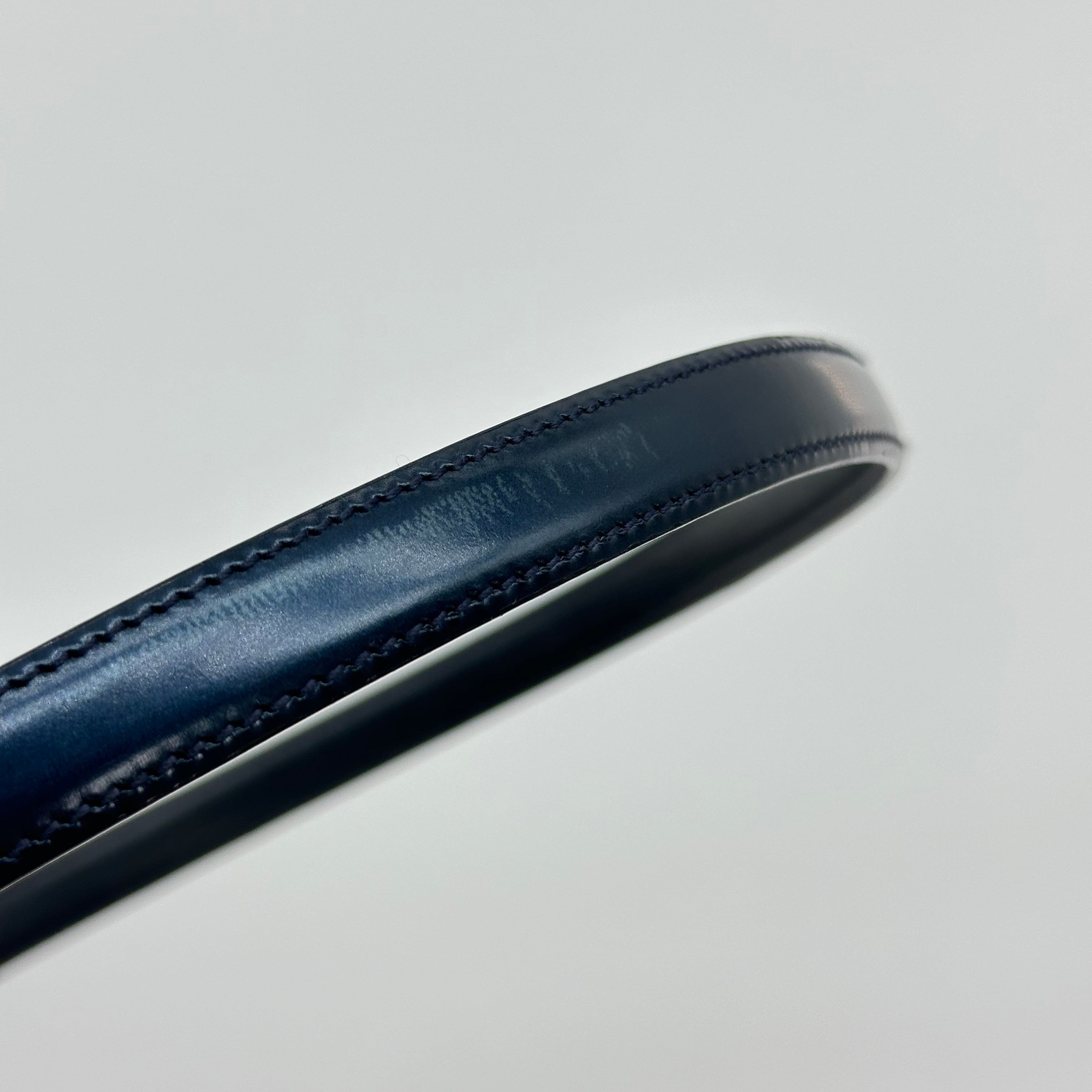 Cinturón de cuero con logo G cuadrado Gucci Cinturón clásico con hebilla dorada Talla 75