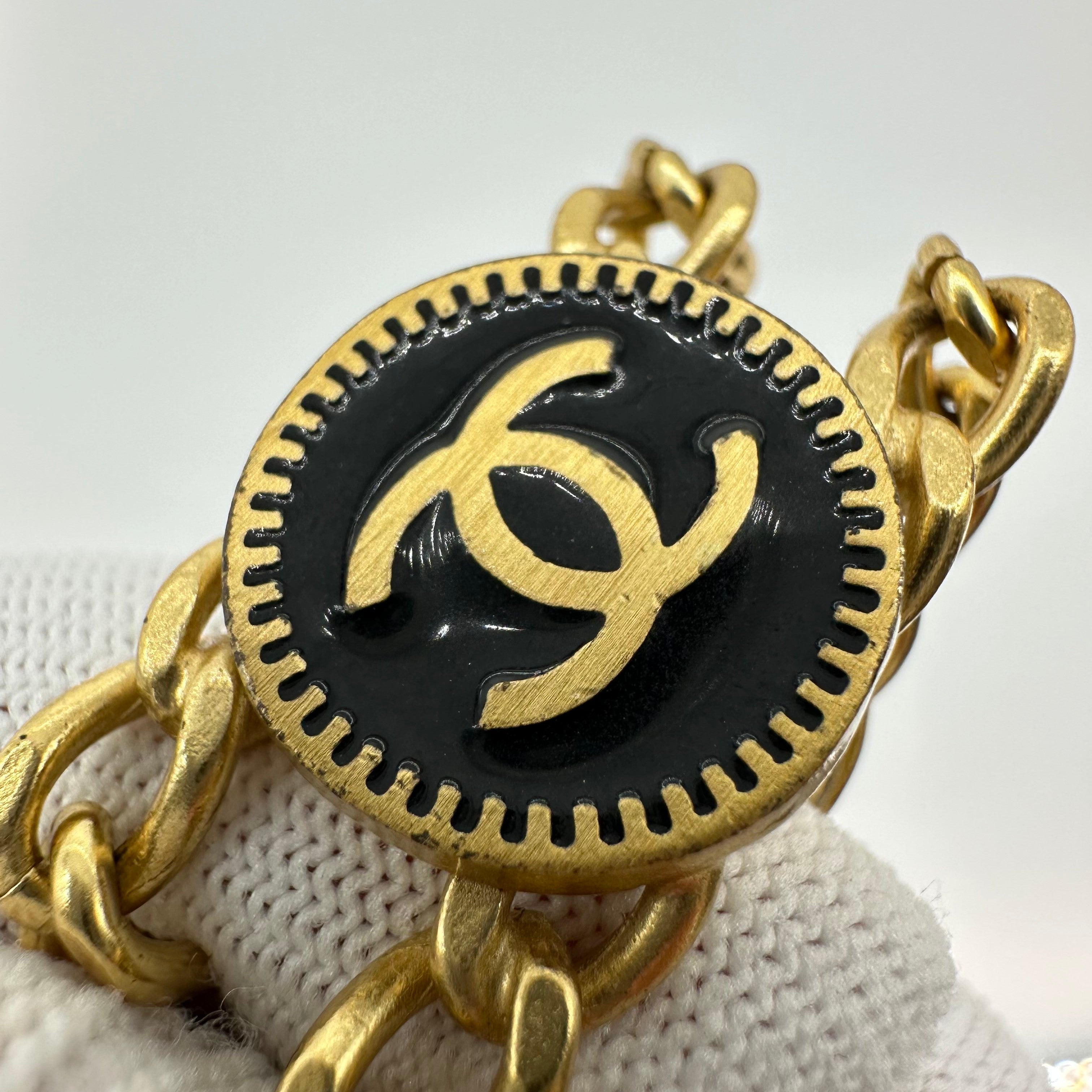 Chanel 复古镀金 CC 心形星星黑色硬币手链 01P