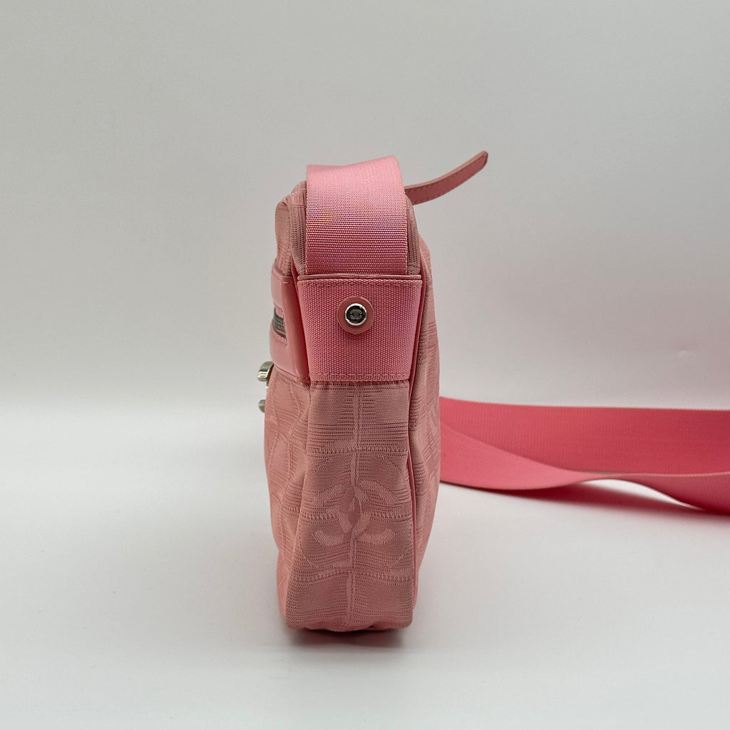 Chanel New Travel Line 系列 提花尼龙粉色斜挎包