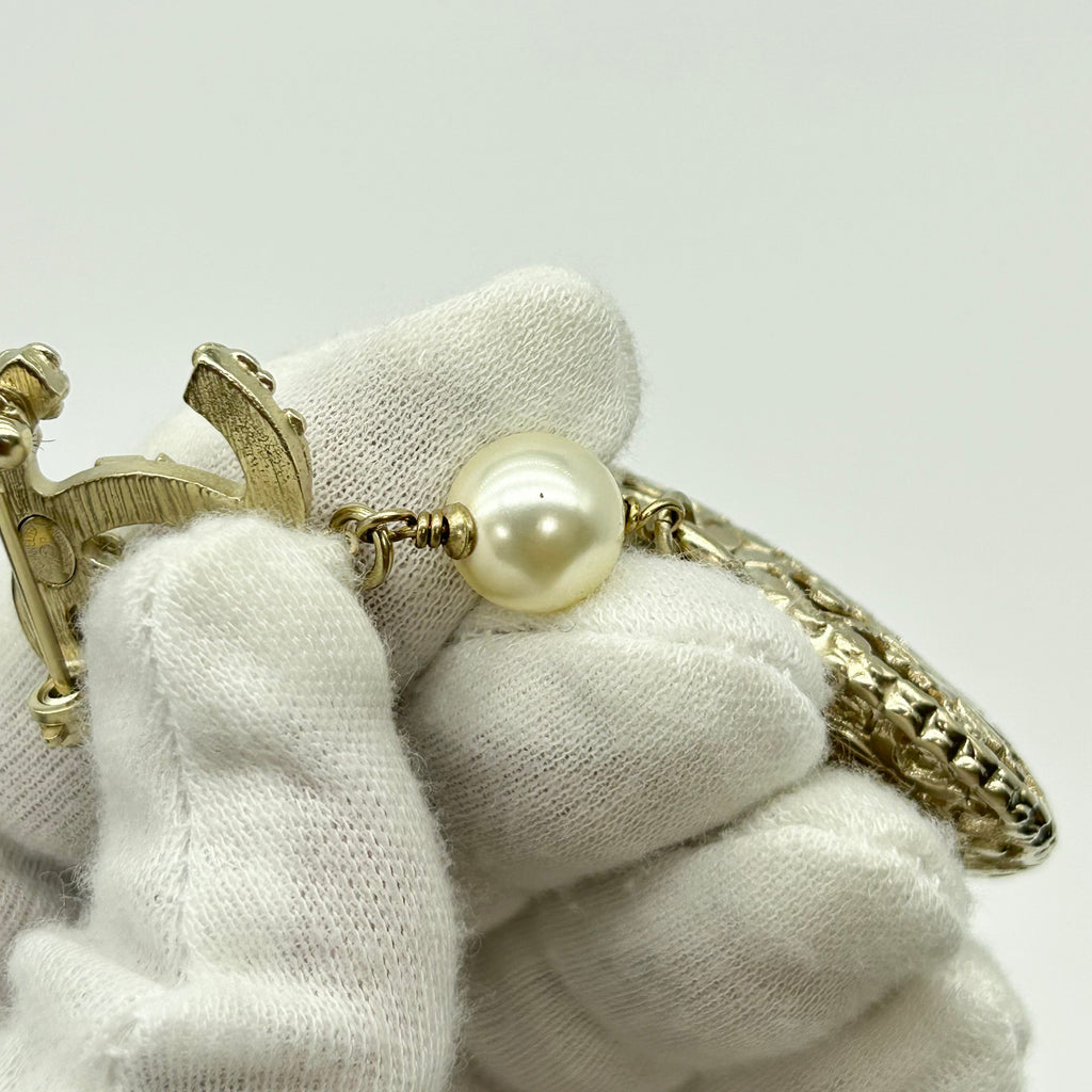 Chanel Vine Heart Openwork Brooch Light Gold