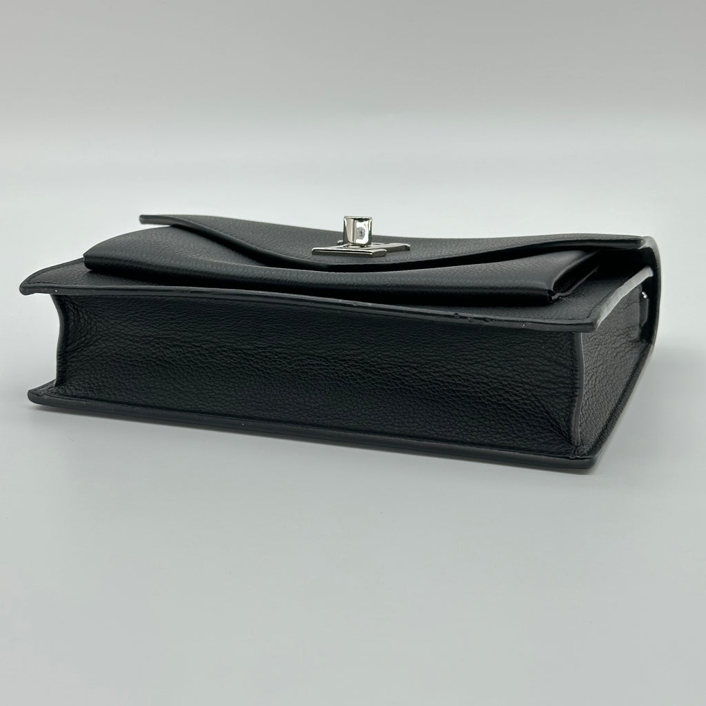 Louis Vuitton Mylockme Chain Pochette Lockme Sac à bandoulière avec chaîne argentée Noir