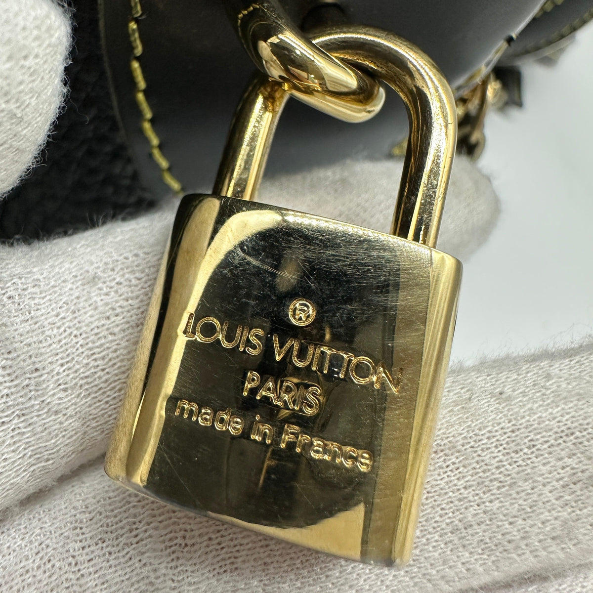 Louis Vuitton Suhali Leather Le Radieux M95623 Noir Handbag