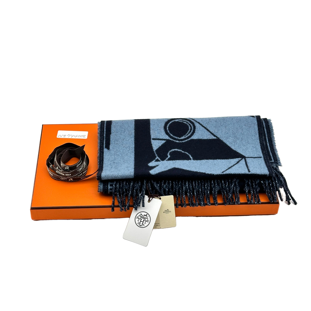 Hermès Camail Scarf Cashmere navy x blue Wears Lint on fabric Wrinkled Jacquard horse gear motif