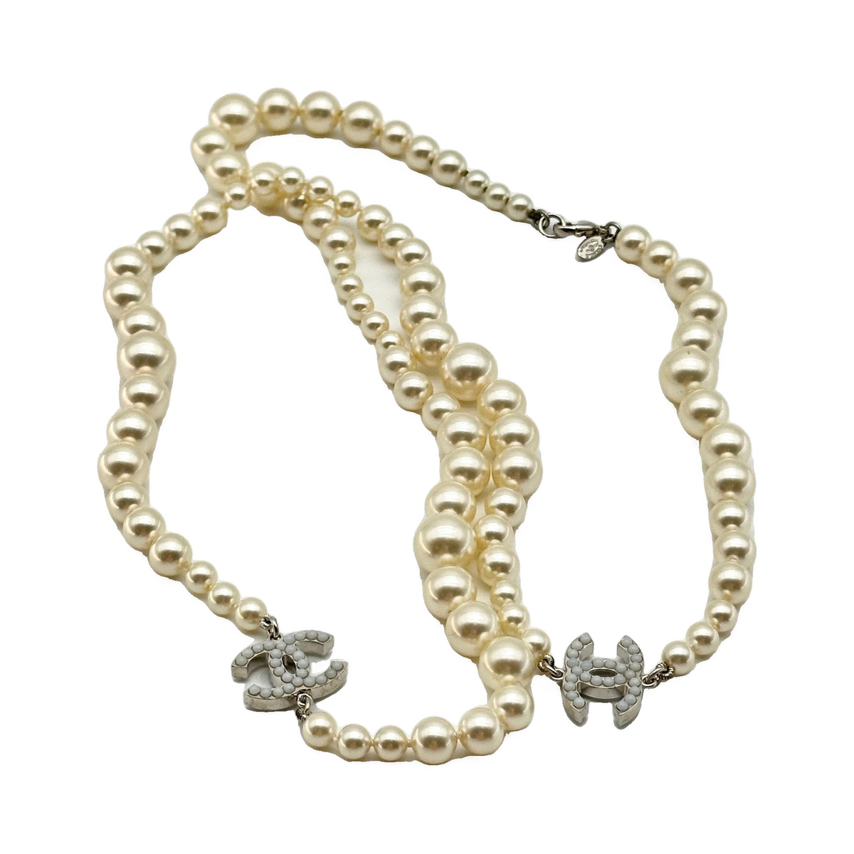 Chanel Coco Mark A12W Necklace Metal x imitation pearl Silver Wears Scratched Losing luster Marked Discoloration Oxidation staining Lint on fabric