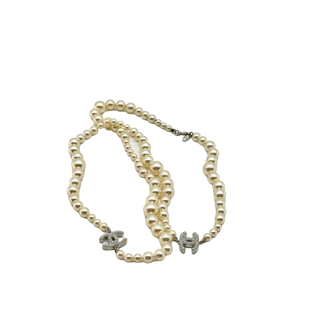 Chanel Coco Mark A12W Necklace Metal x imitation pearl Silver Wears Scratched Losing luster Marked Discoloration Oxidation staining Lint on fabric