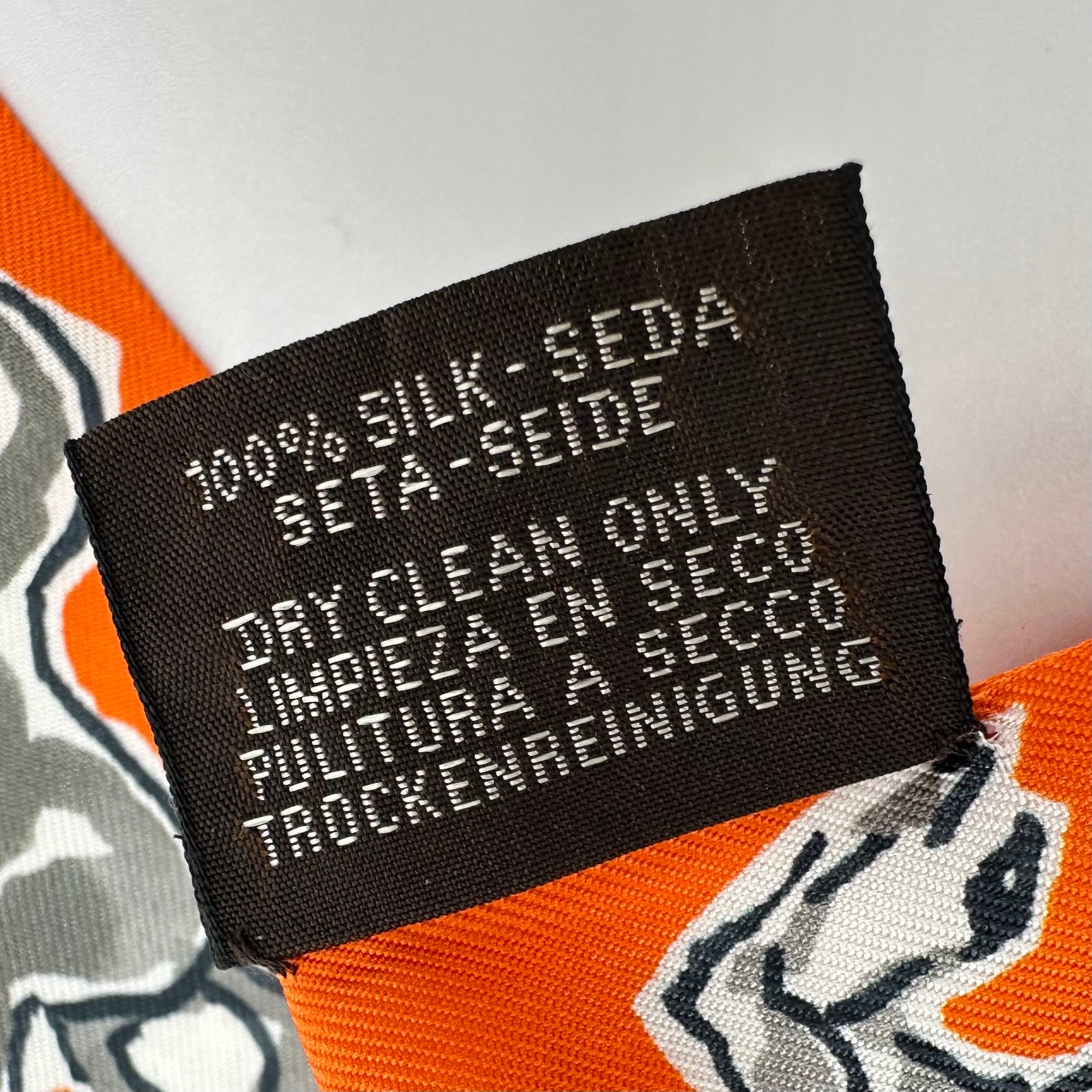 Hermes Chevaux en Liberte Twilly 100%Silk Orange 2021