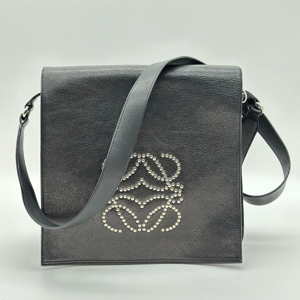 Loewe Sac bandoulière en cuir clouté Anagram Noir