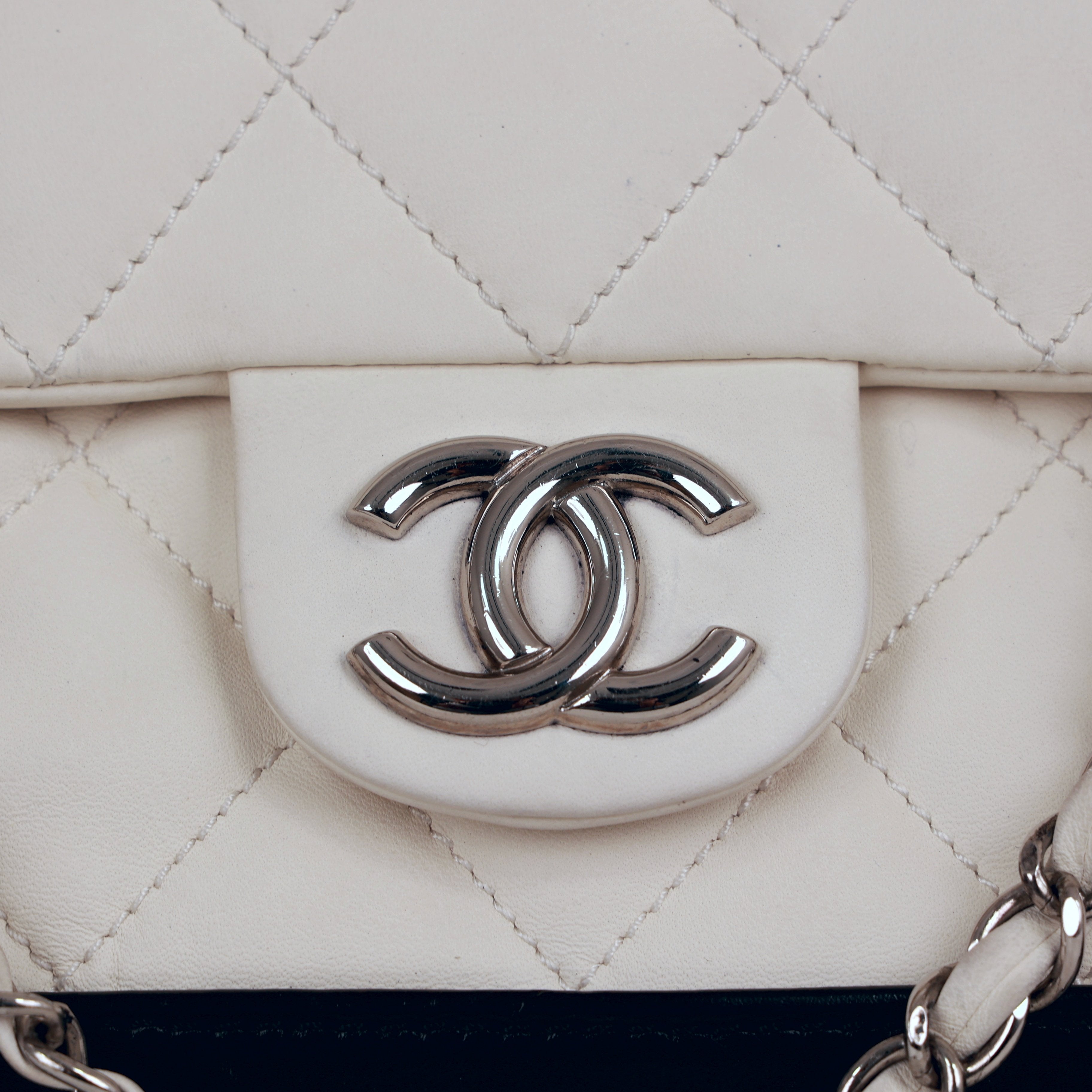 Chanel 马特拉塞翻盖包 白色×黑色 银色单肩斜挎包 14系列