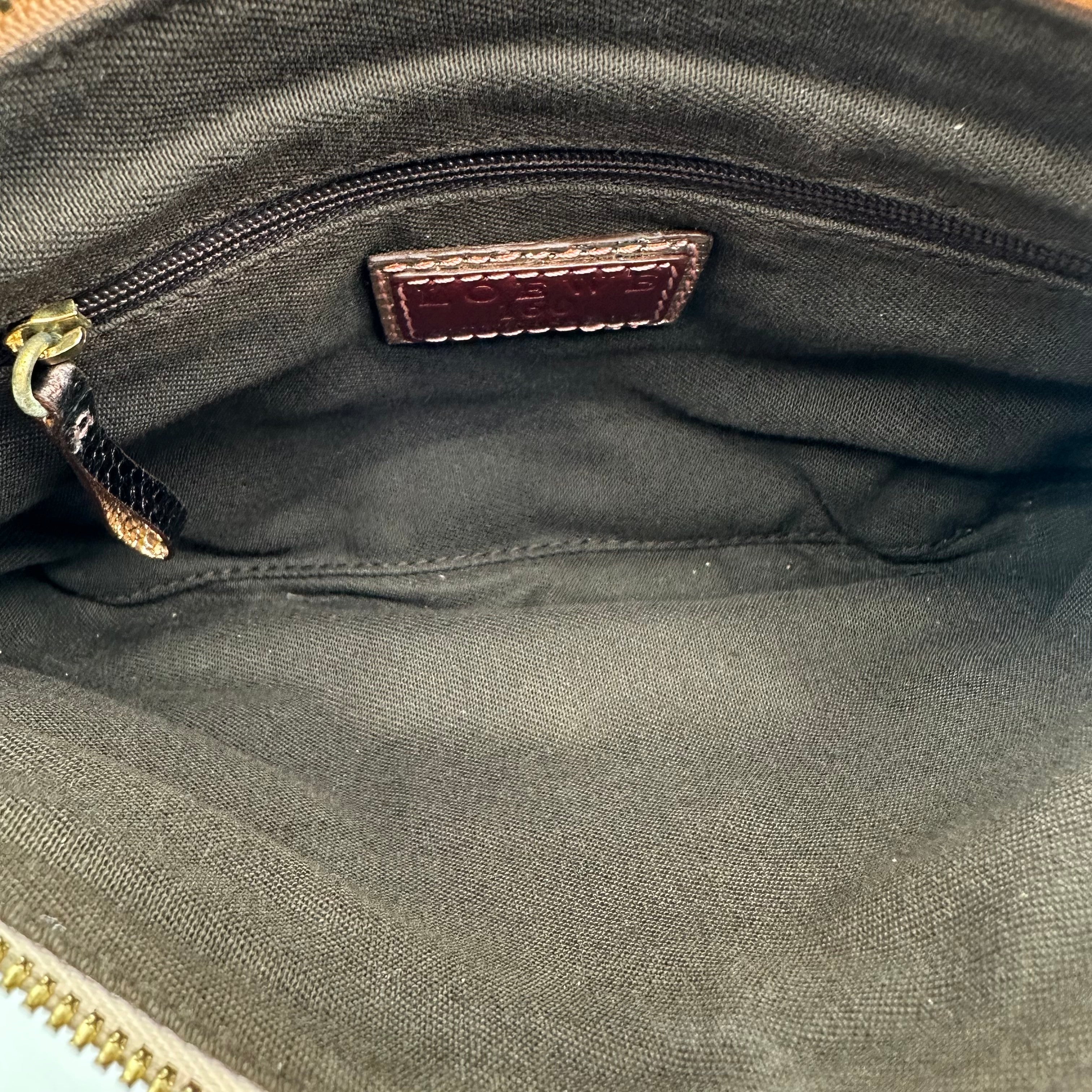 LOEWE 160th Anniversary Limited Edition Umhängetasche aus Wildleder mit Jubiläums-Logo