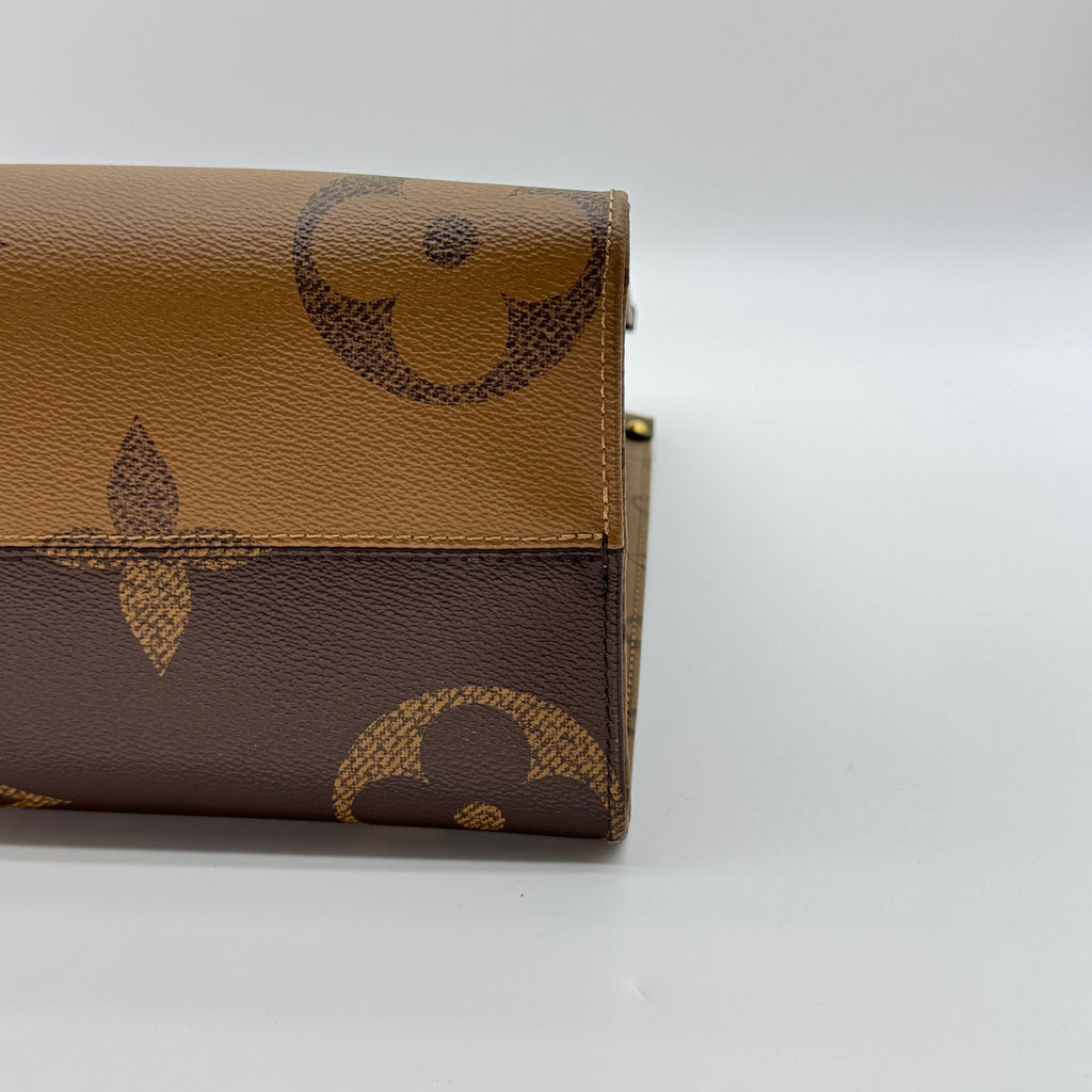 Louis Vuitton Giant Monogram Reverse On the Go MM M45321 Brown There was an RFID response