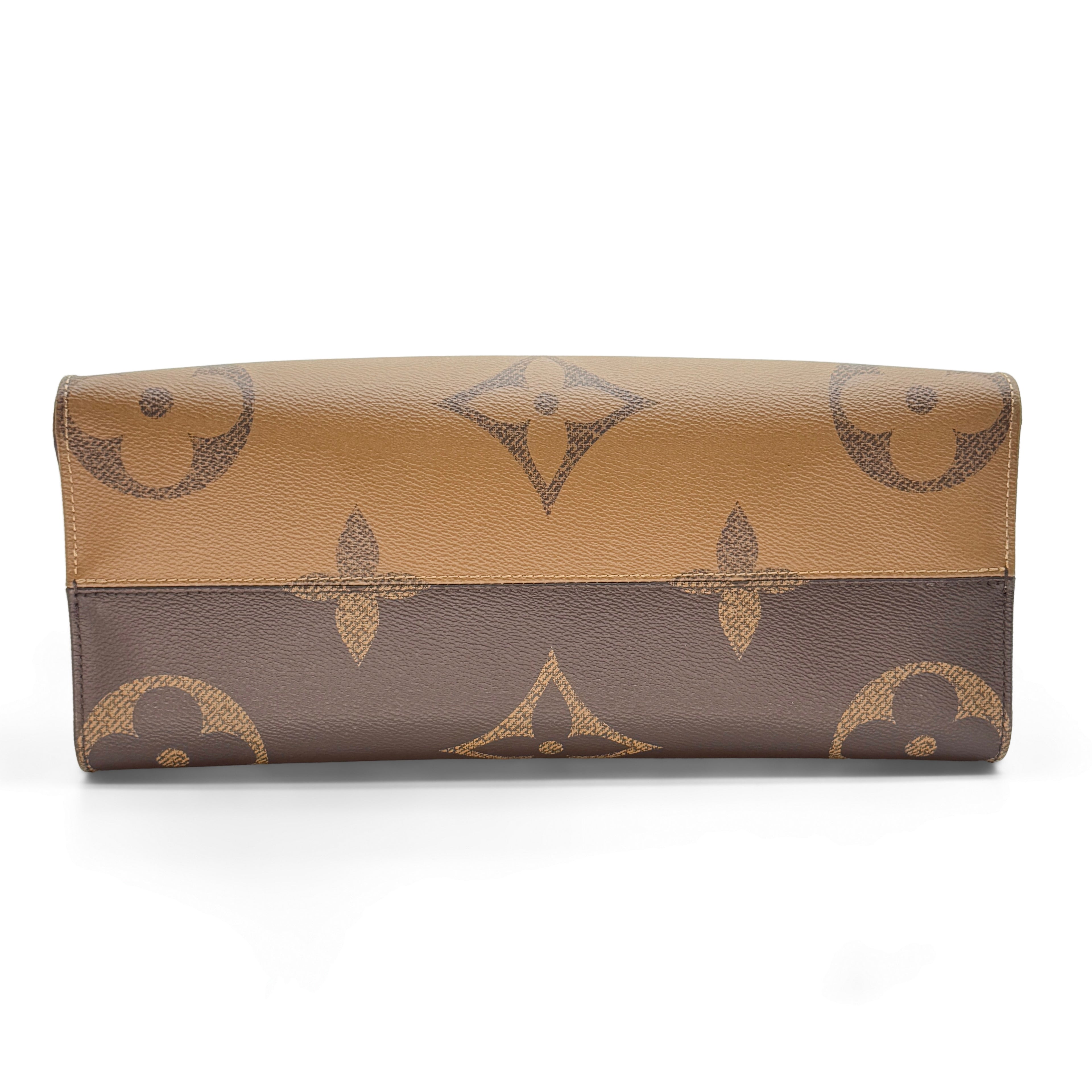 Louis Vuitton Giant Monogram Reverse On the Go MM M45321 Brown There was an RFID response