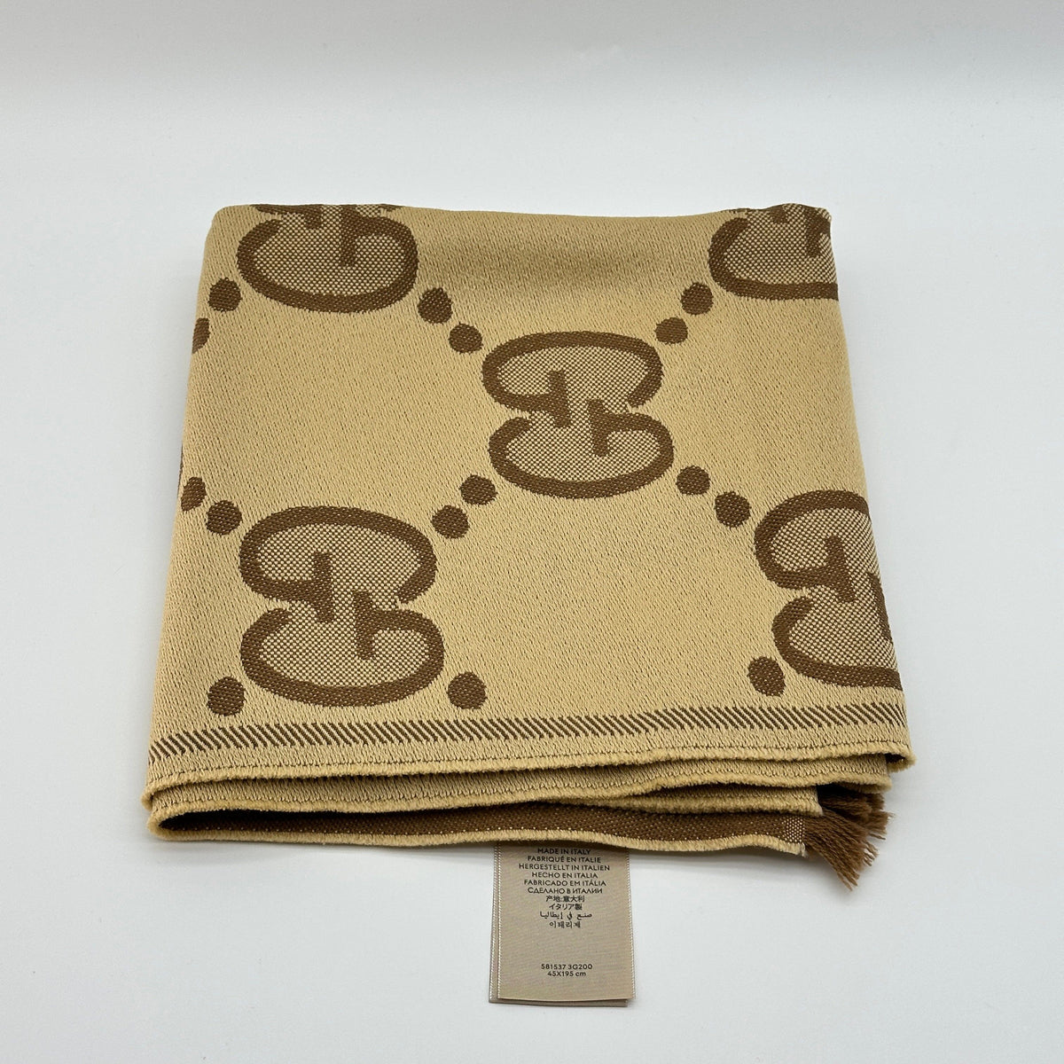 Gucci 581537 GG jacquard Scarf Wool Brown x beige Wears Lint on fabric Creases smells