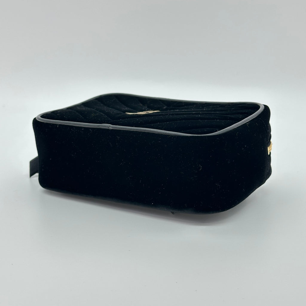 SAINT LAURENT PARIS Riñonera de terciopelo con puntada en V Bolsa para cámara negra