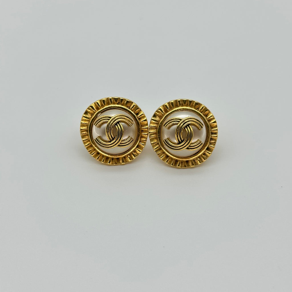 Chanel Vintage Pearl Clip On Earrings Twisted Coco Logo Ruffle Edge Round 94A
