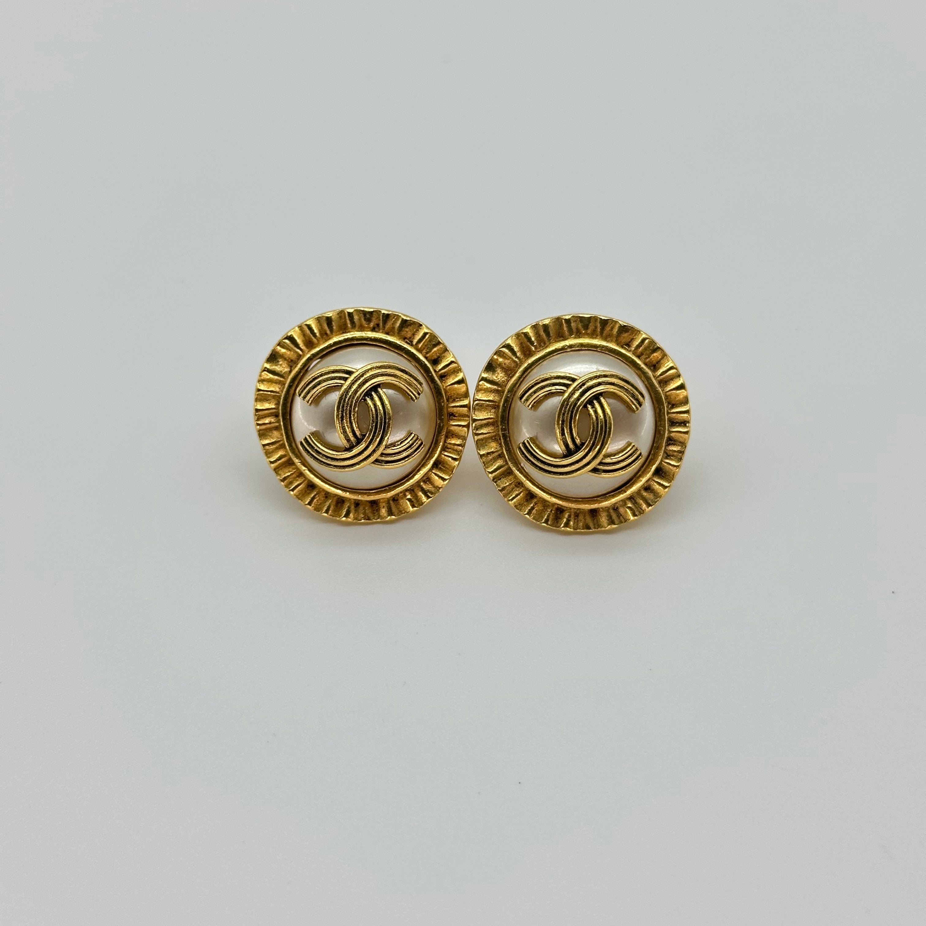 Chanel Vintage Pearl Clip On Earrings Twisted Coco Logo Ruffle Edge Round 94A