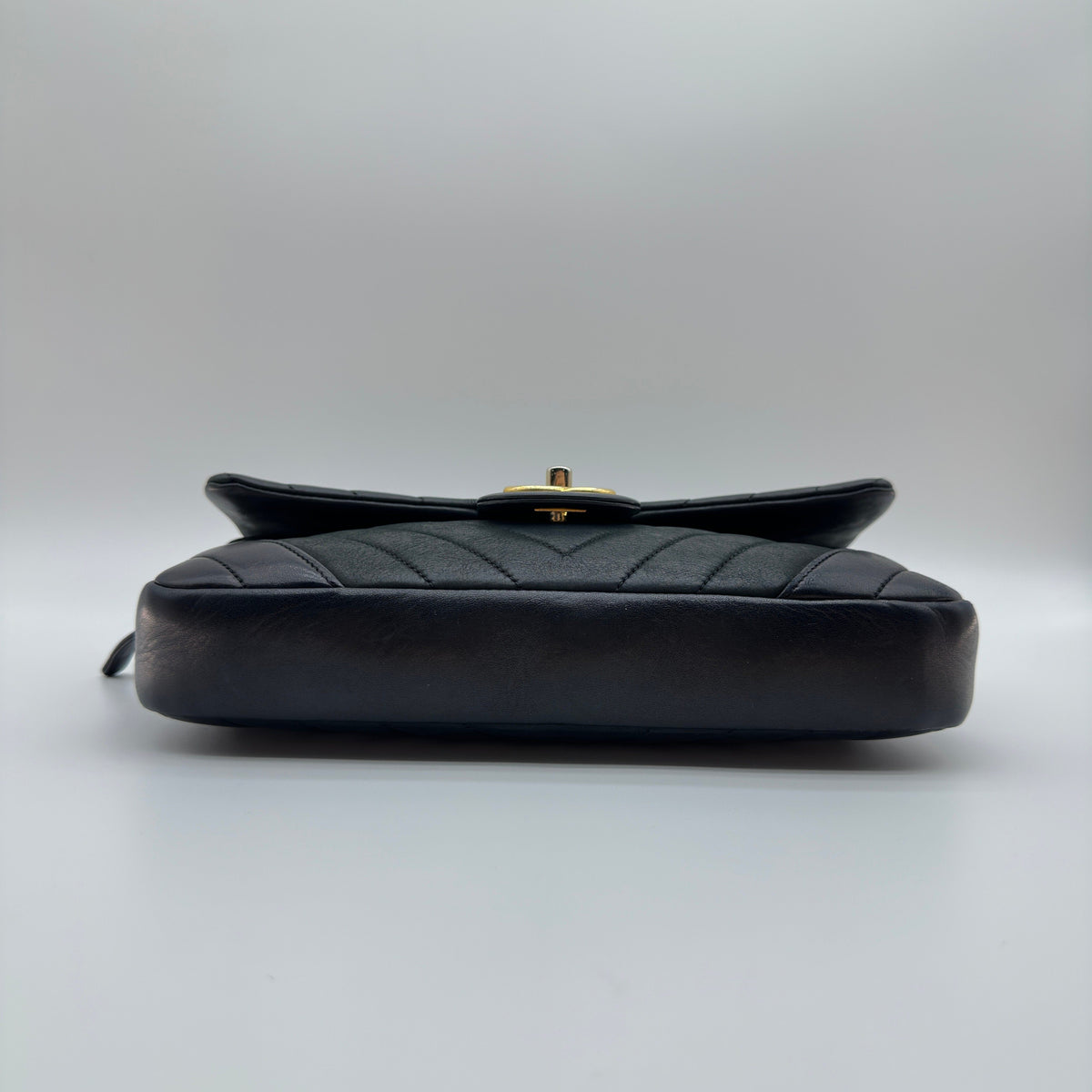 Chanel Chevron Leather x lambskin Single Flap Double Chain Bag V Stitch Black Gold Metal Fittings 21101092 21XXXXXX