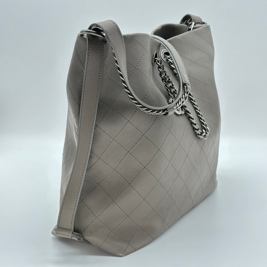 シャネル Urban Allure チェーン Handle ホーボー Stitched カーフスキン ミディアム 24 シリーズ