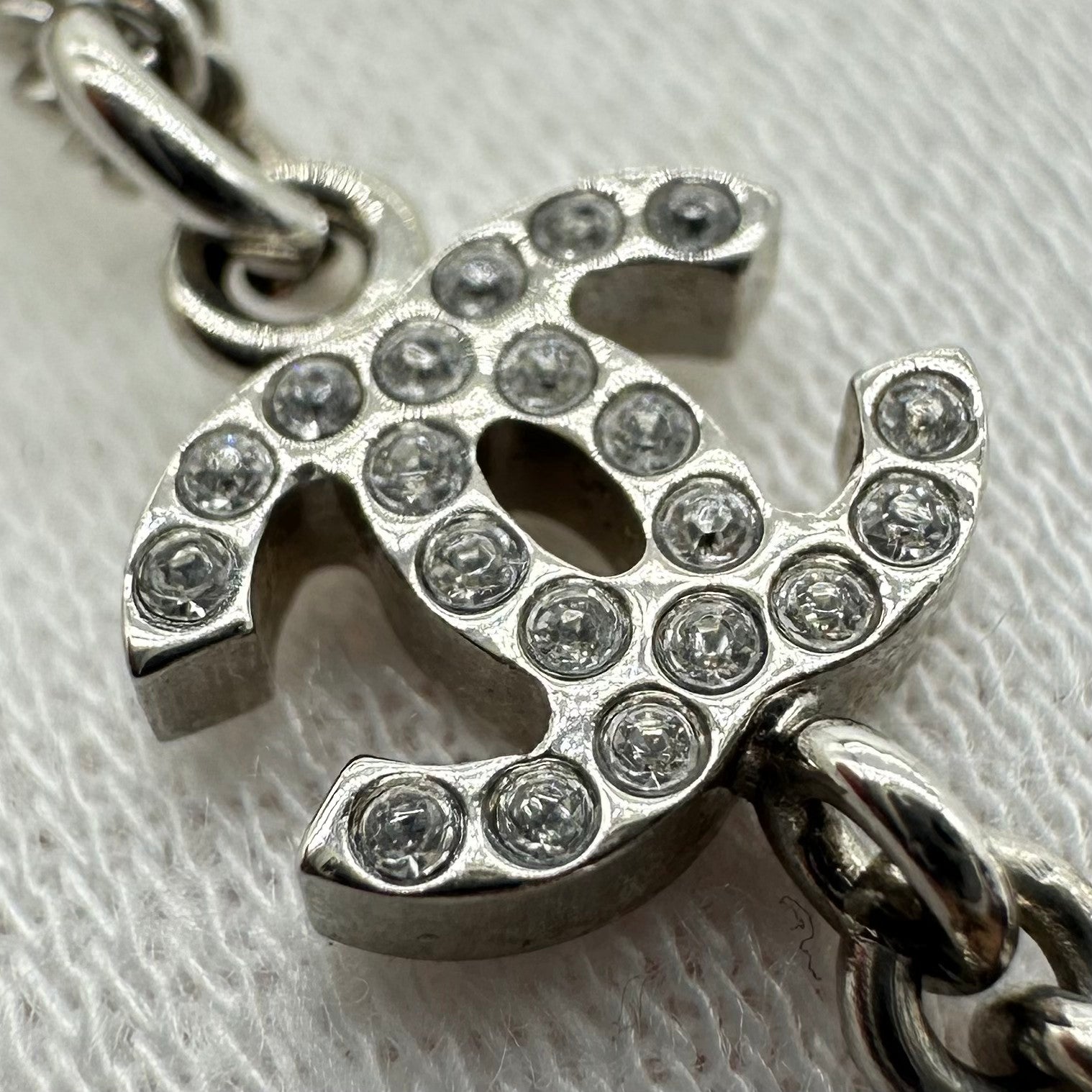 Chanel 水钻双 CC 镂空猫形项链