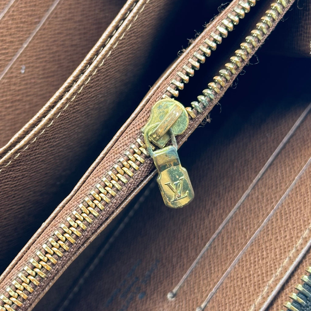Louis Vuitton Round Wallet Zippy Monogram M60017