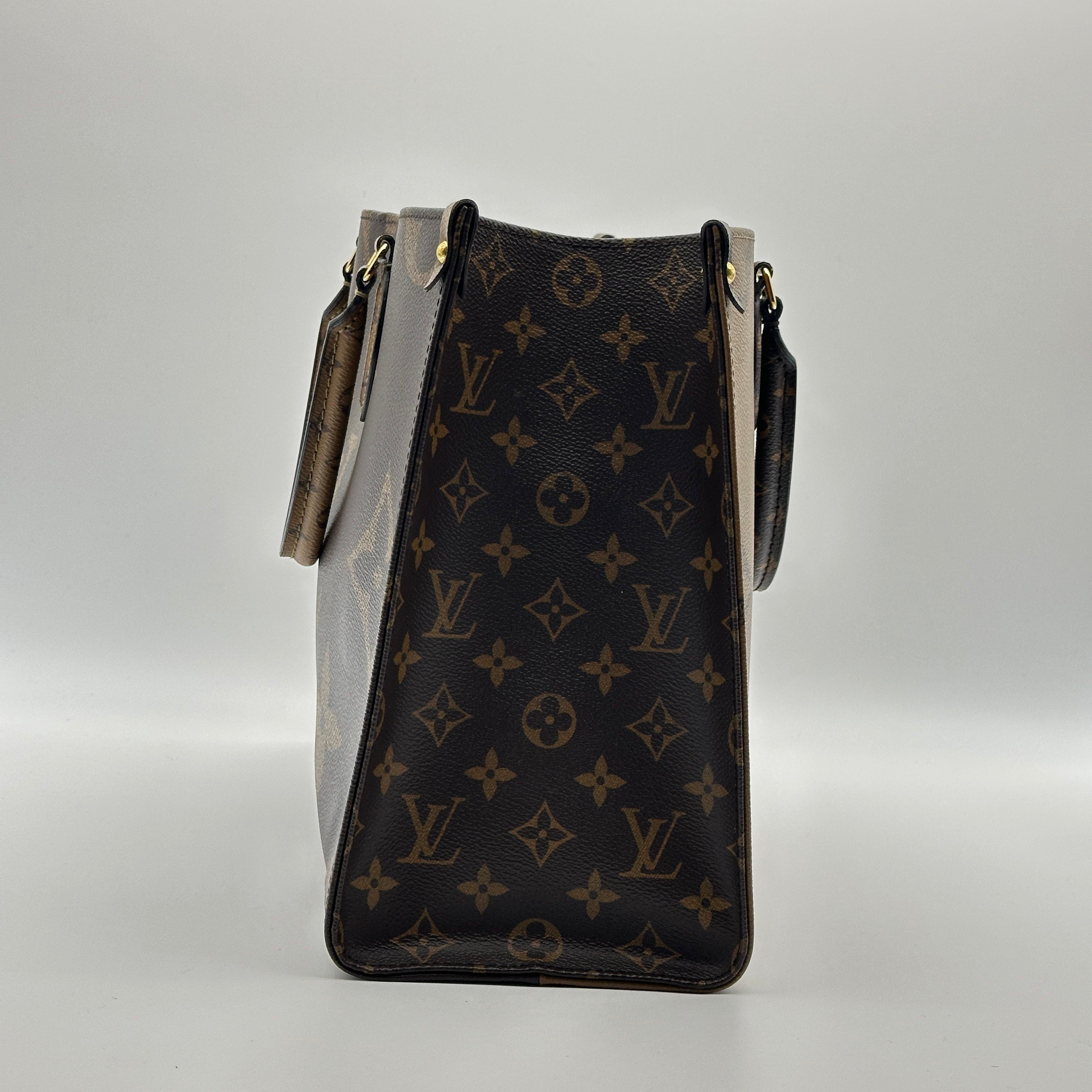 Louis Vuitton Giant Monogram Reverse On the Go MM M45321  Brown There was an RFID response
