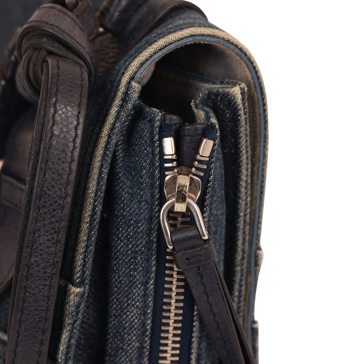 Prada 데님 가죽 숄더 크로스바디 백 더블 벨트 디테일