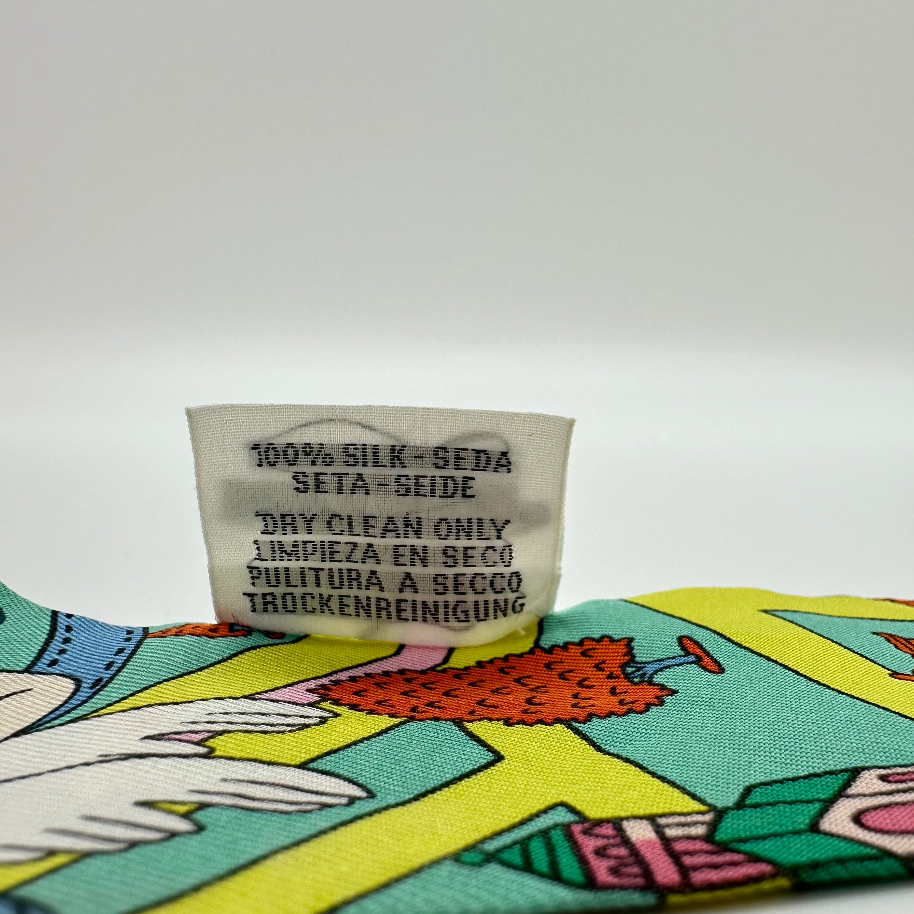 Hermès Twilly ‘Les Nouveaux Amoureux de Paris’ (New Lovers of Paris) Scarf, Green Multicolor 100%Silk