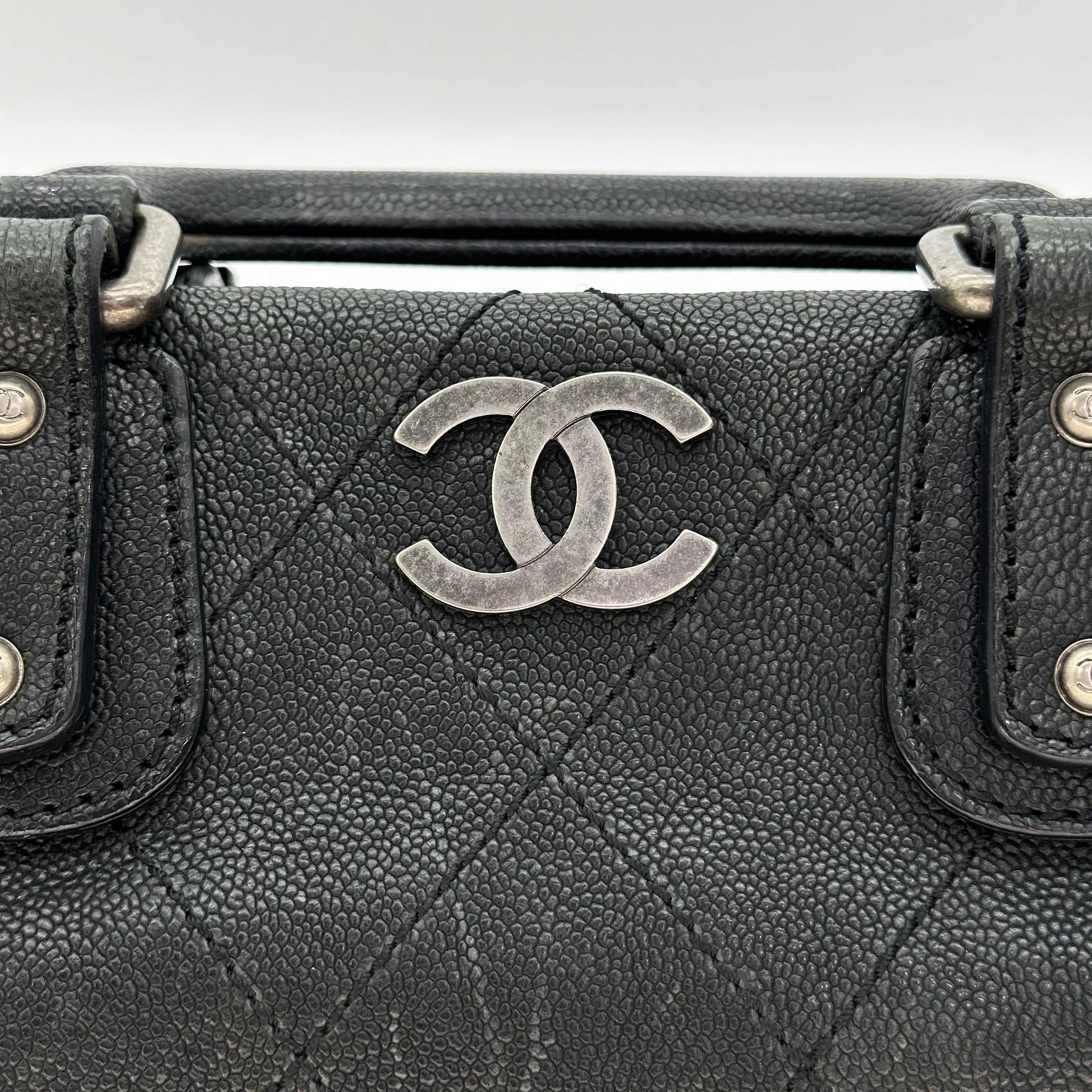 Chanel Matelasse Wild Stitch 哑光鱼子酱皮革波士顿包黑色复古 10 系列