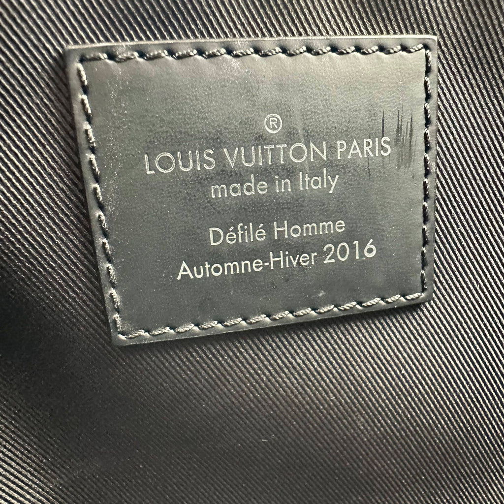 Louis Vuitton-Monogram Canvasm Eclipse Messenger Voyage PM M40511