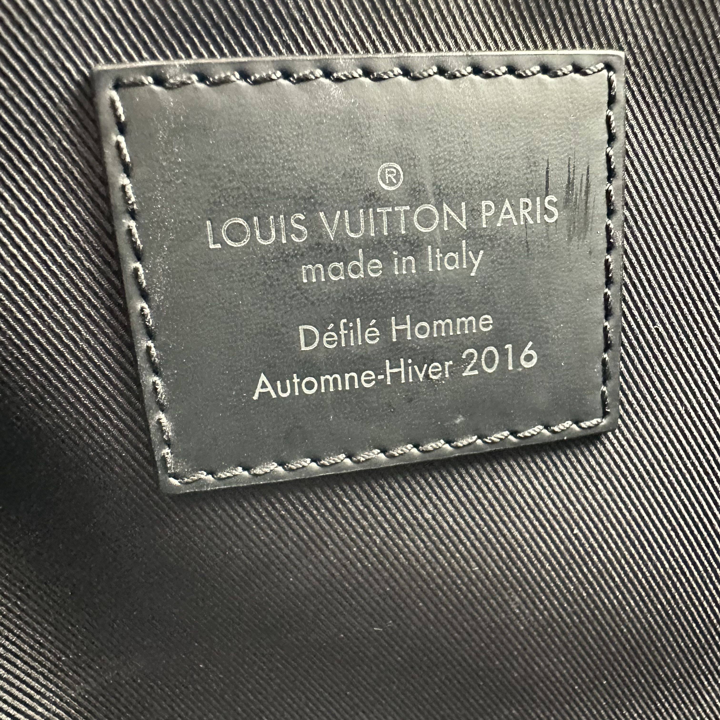 Louis Vuitton-Monogram Canvasm Eclipse Messenger Voyage PM M40511