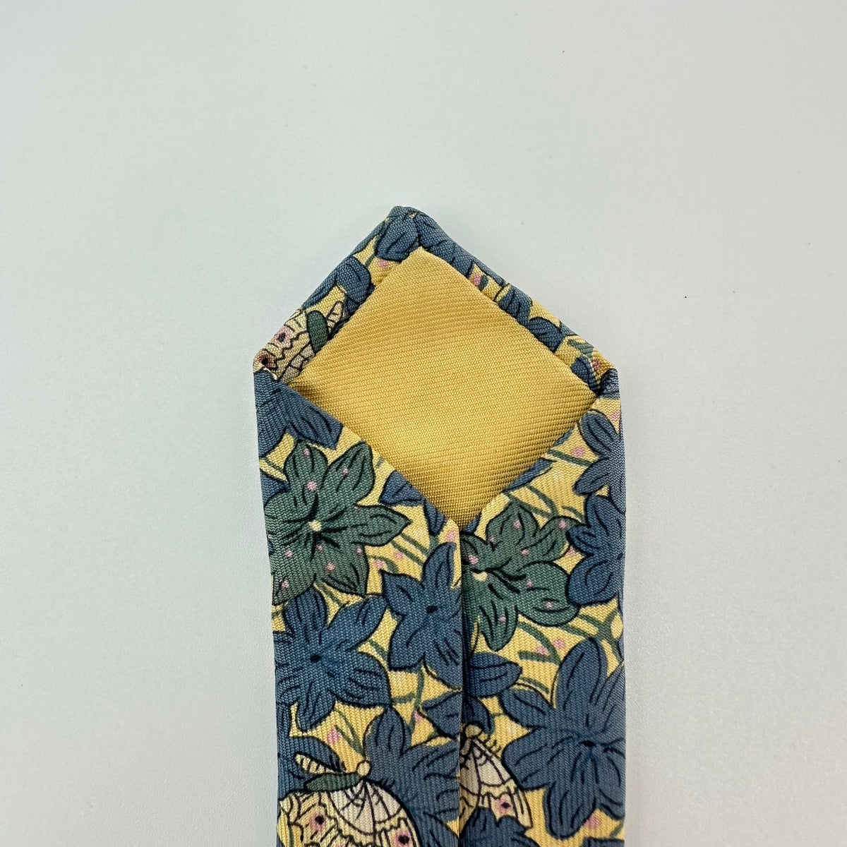 Cravate vintage en soie Hermès – Imprimé rétro classique Style professionnel élégant 100 % soie