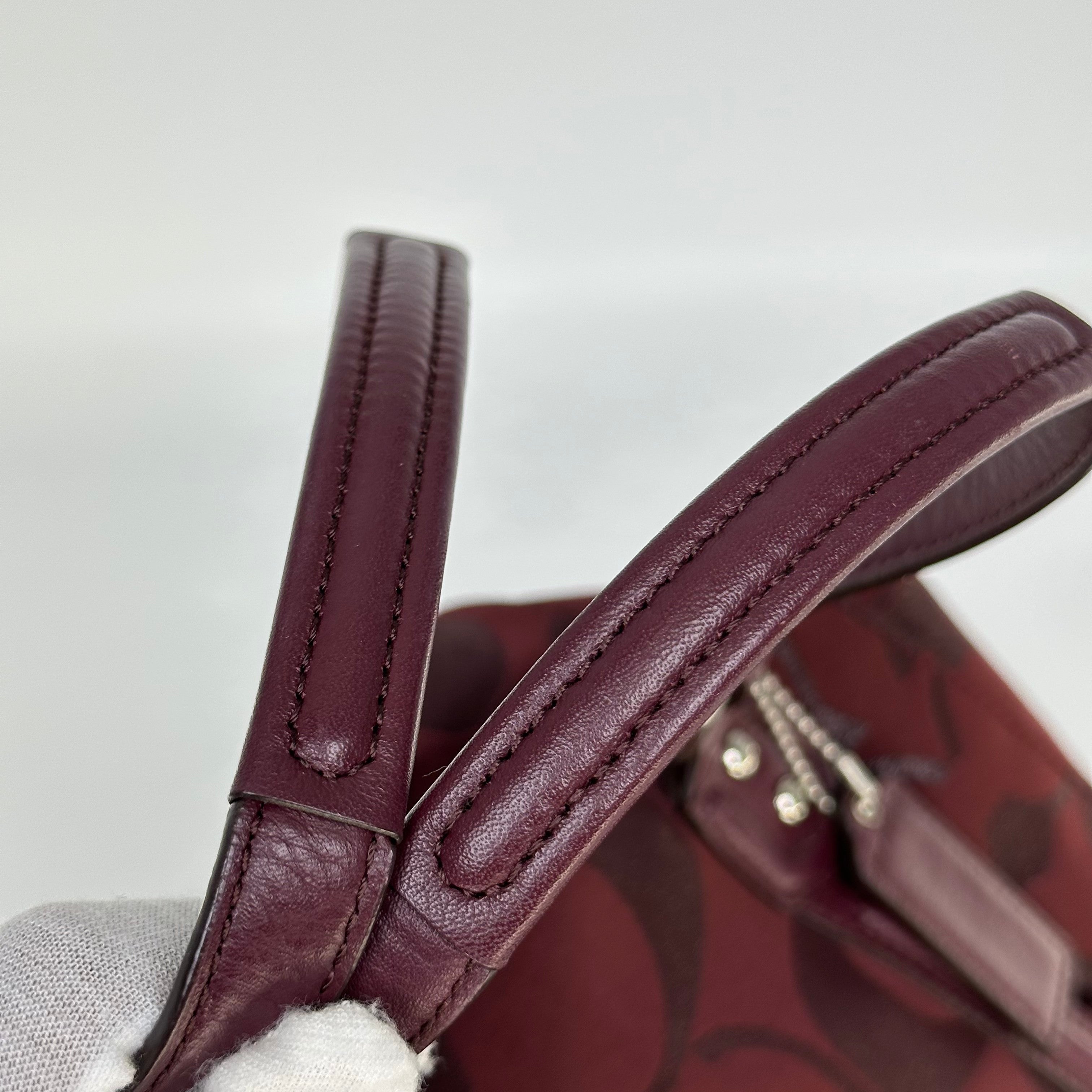 Coach 标志性徽标手提包酒红色 2Way 单肩斜挎包复古