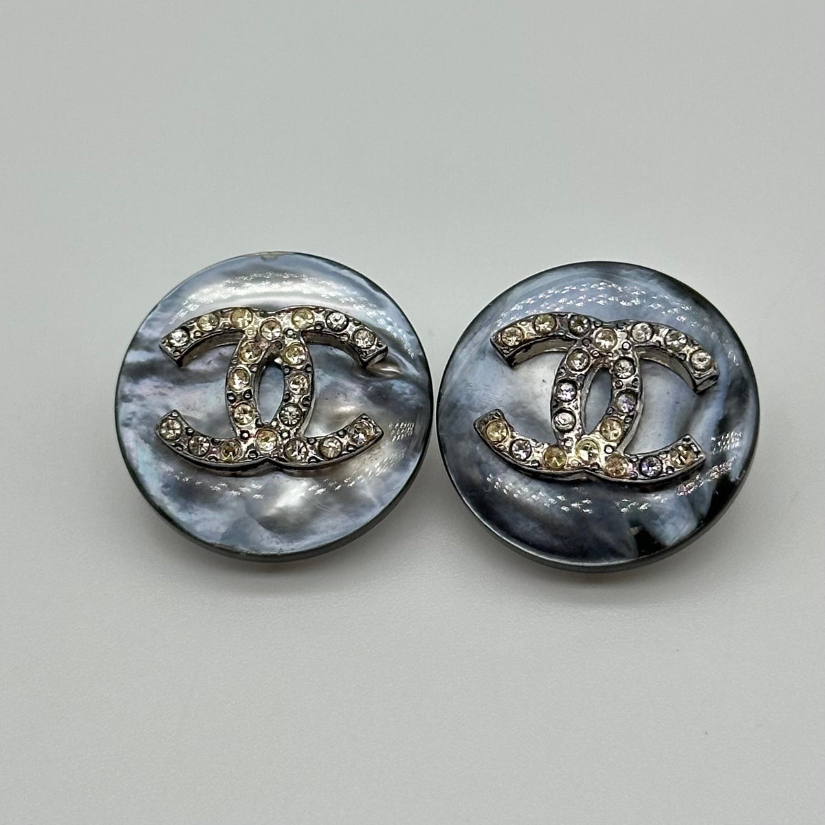Chanel Shell Pearl Rhinestone Earrings Natural Materials vintage