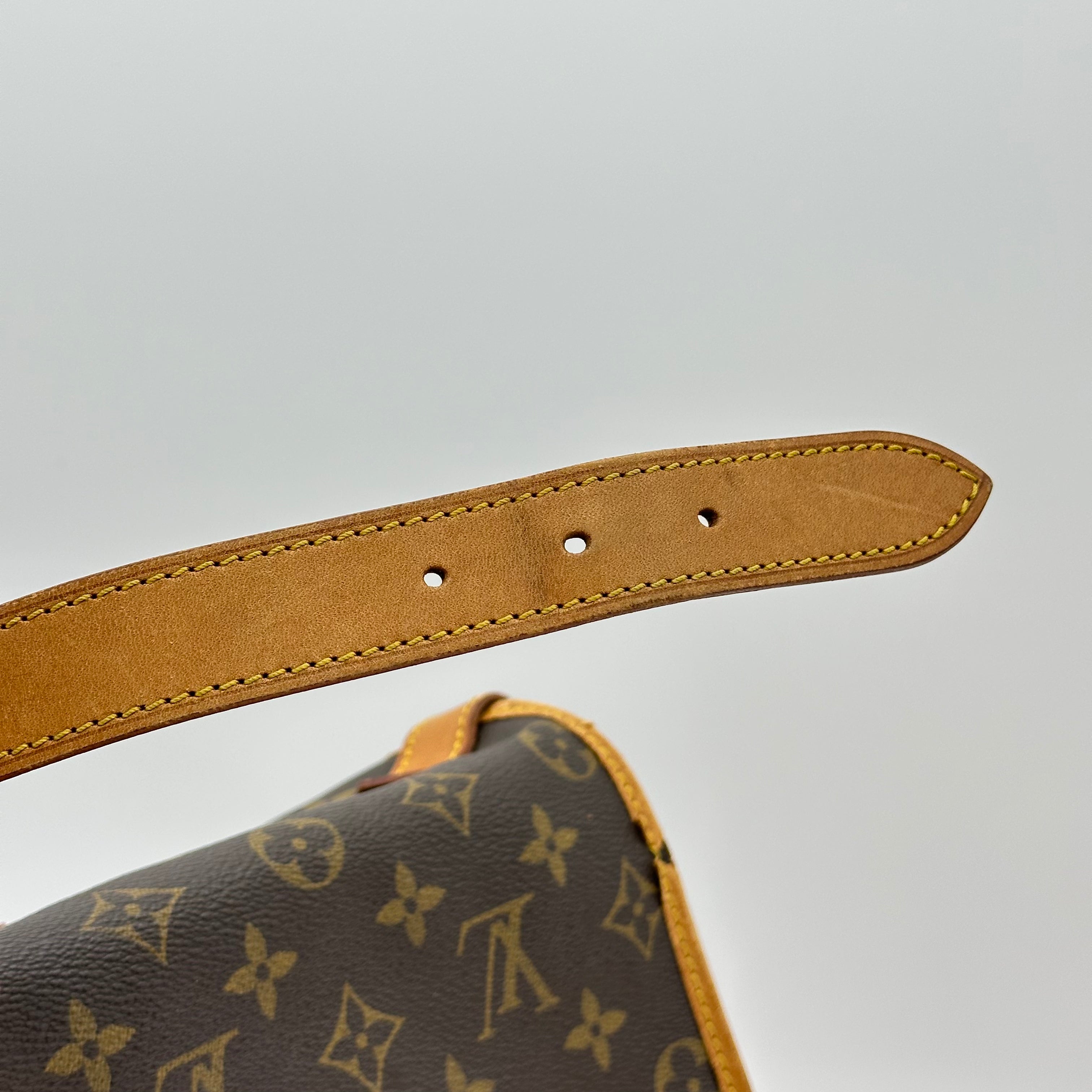 LOUIS VUITTON Monogram Saumur Shoulder Bag Crossbag Vintage