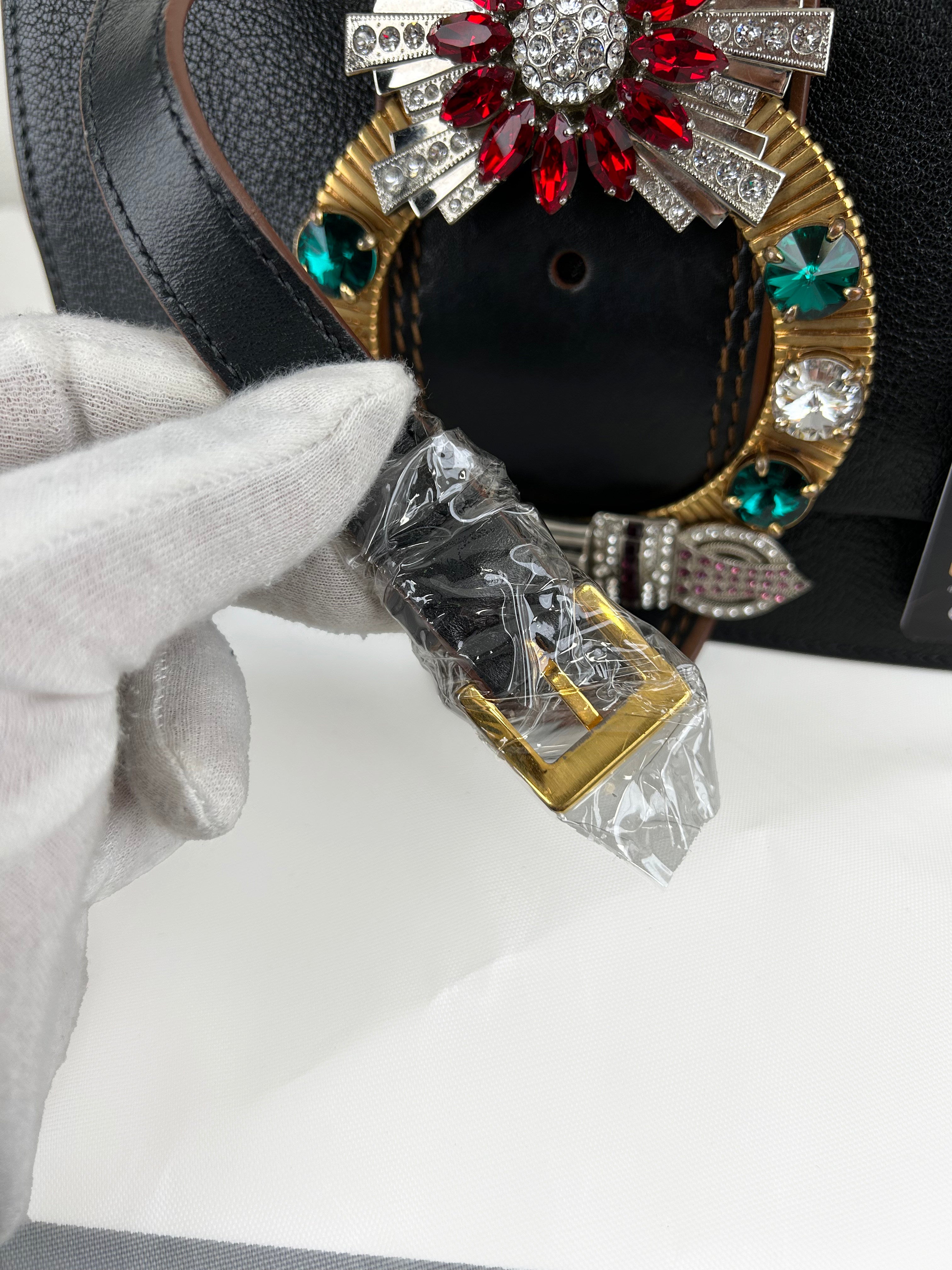 MIUMIU Sac à bandoulière à rabat en cuir Madras noir orné de cristaux et boucle