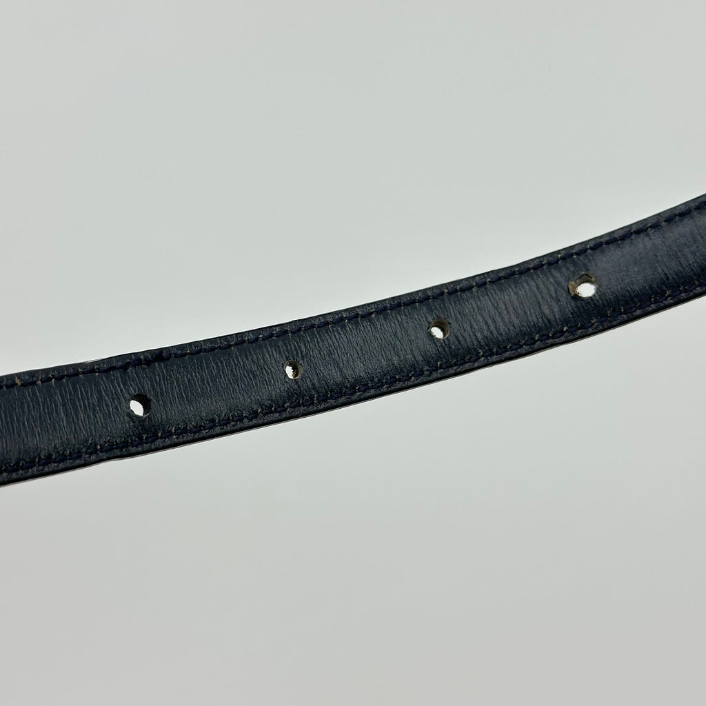 Cinturón de cuero con logo G cuadrado Gucci Cinturón clásico con hebilla dorada Talla 75